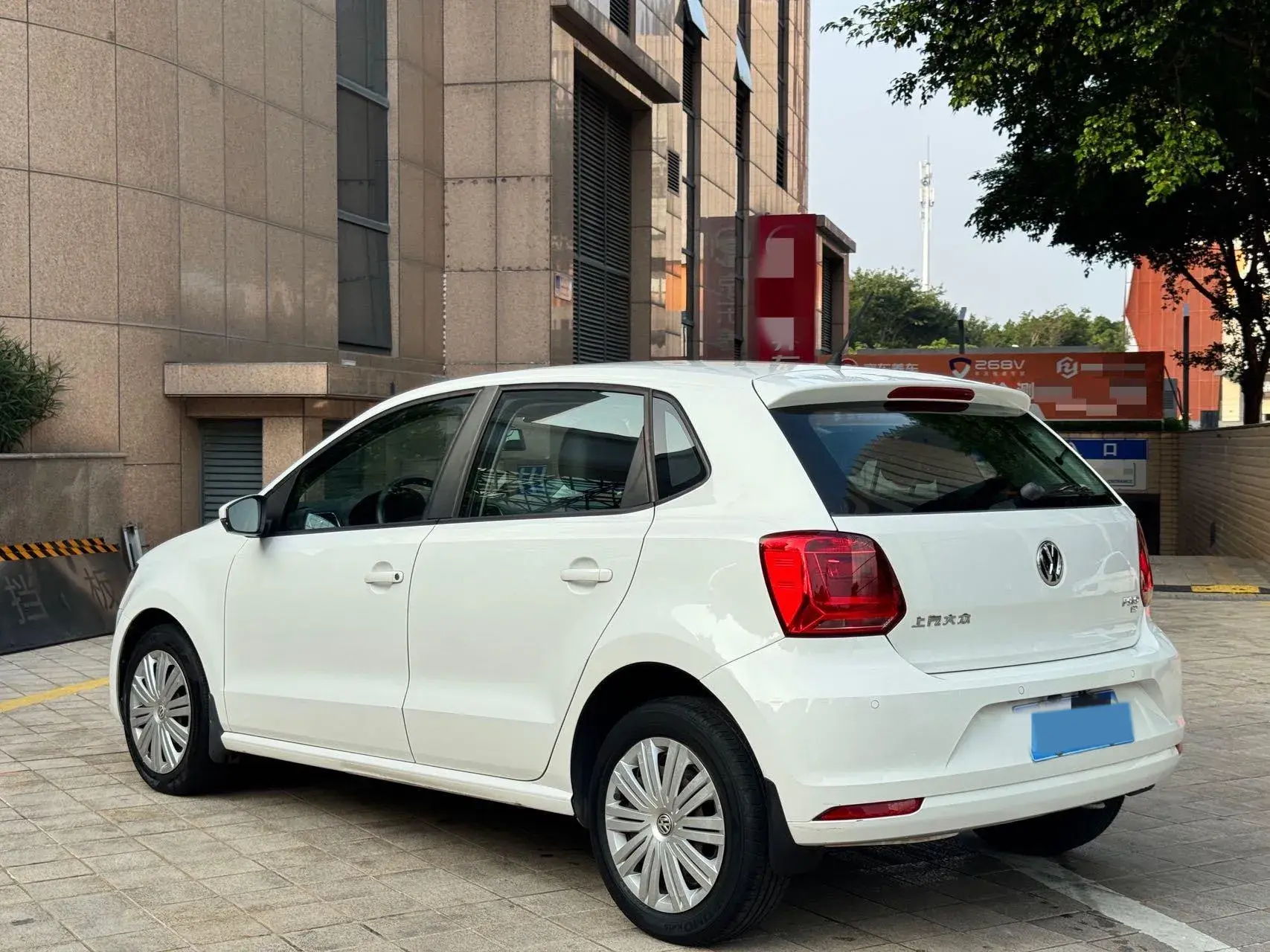 2016 VOLKSWAGEN POLO thumbnail 4