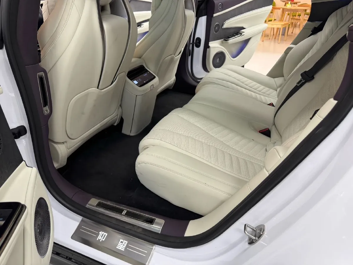 2025 YangWang U7 BEV 135.5KWH,autocango,china used car exporter,china ev exporter,chinese used car exporter,chinese used ev exporter