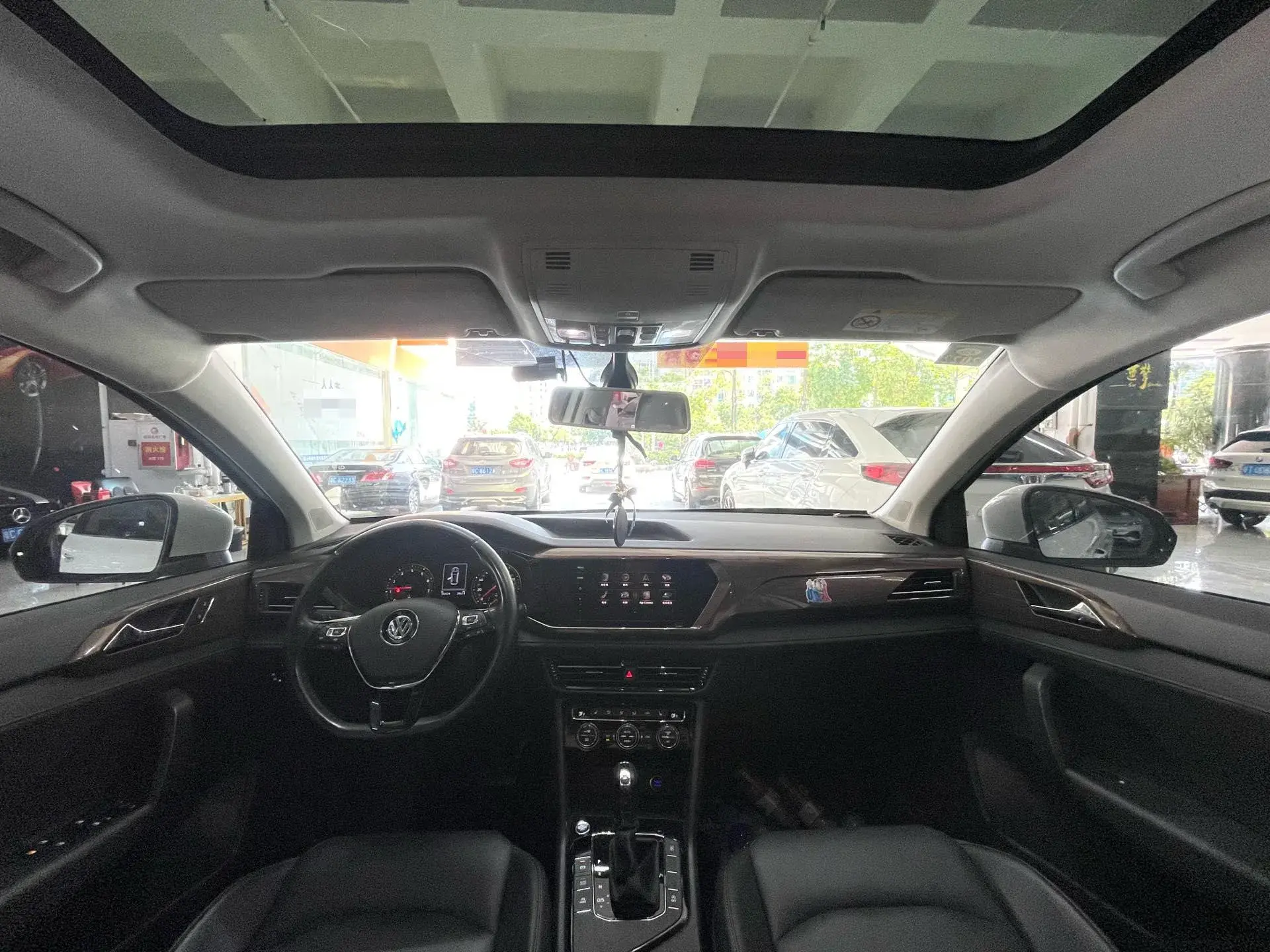 2020 VOLKSWAGEN THARU thumbnail 4