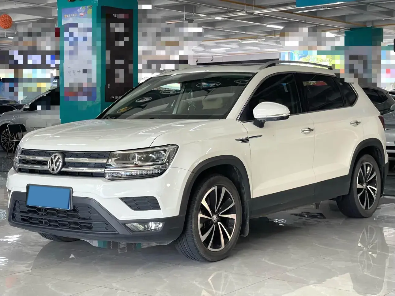 2020 VOLKSWAGEN THARU view 1