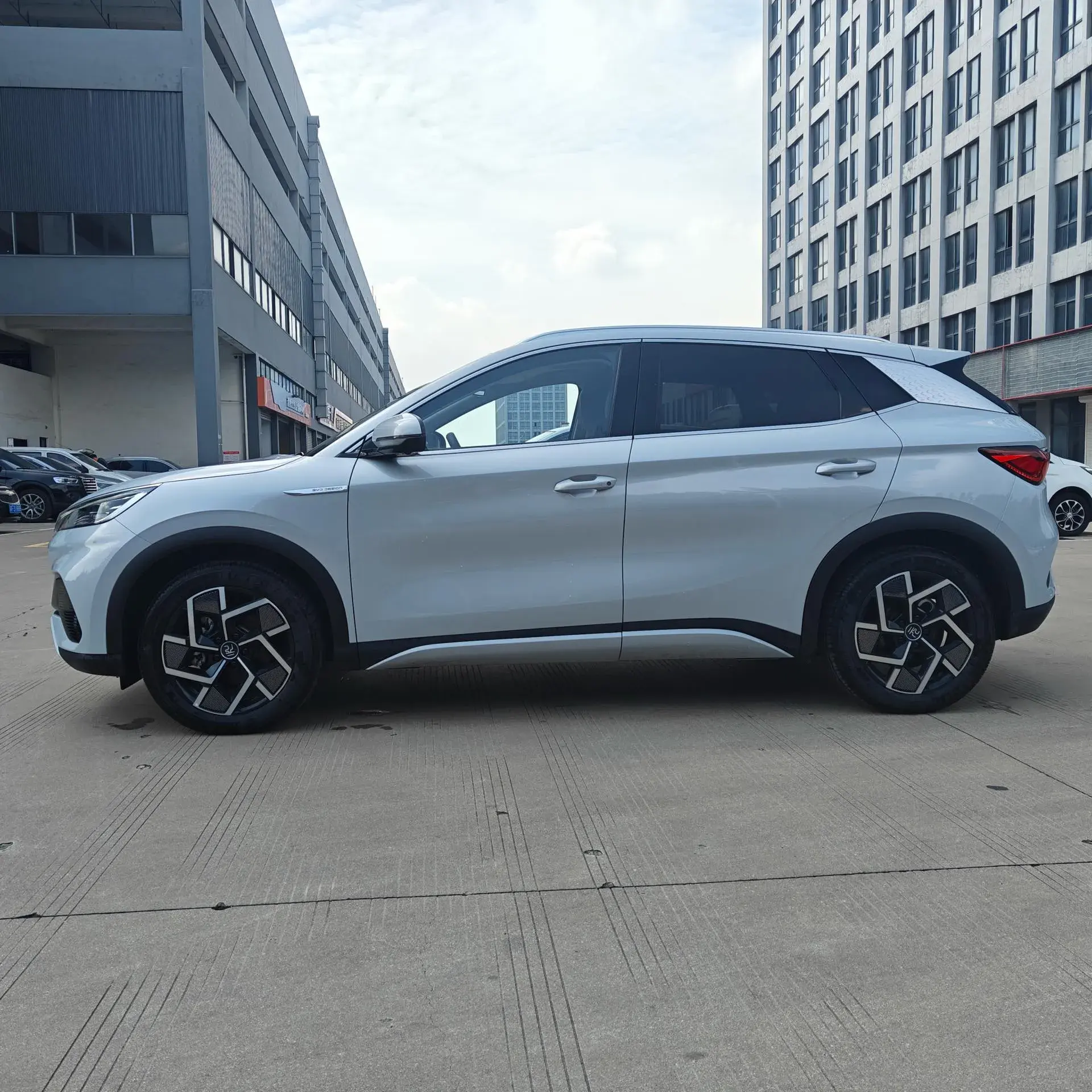 2024 BYD YUAN thumbnail 3