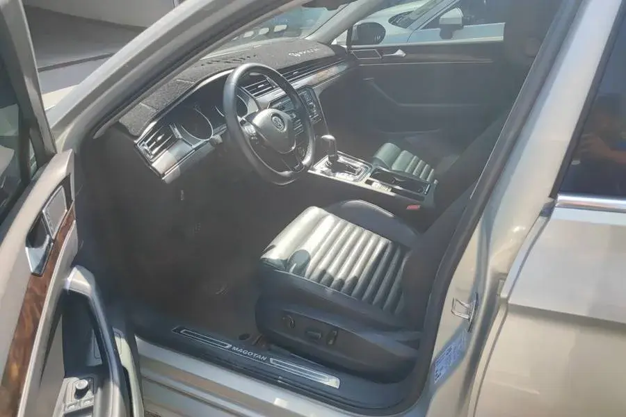 2018 VOLKSWAGEN MAGOTAN thumbnail 3