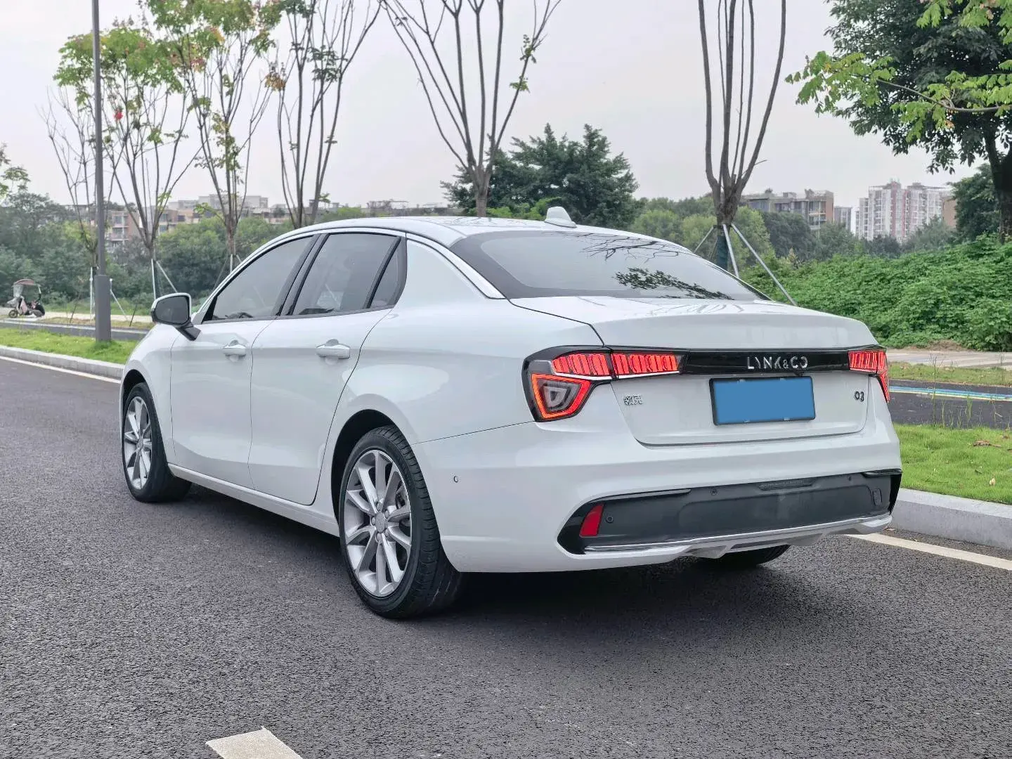 2019 LYNK&CO 03 thumbnail 4