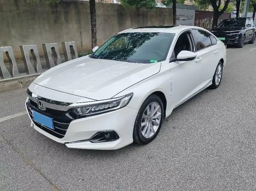 2022 HONDA ACCORD view 1