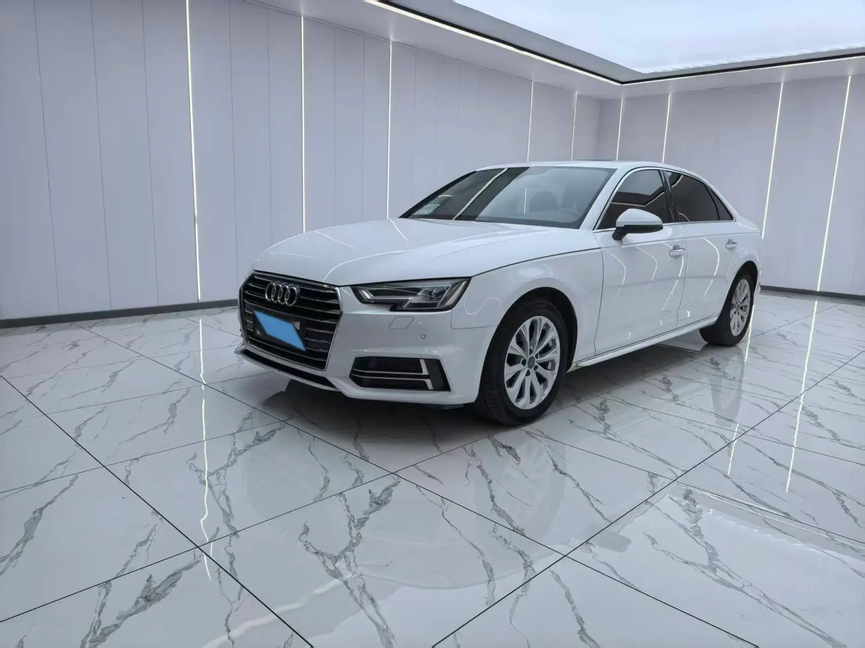 2019 AUDI A4L view 1
