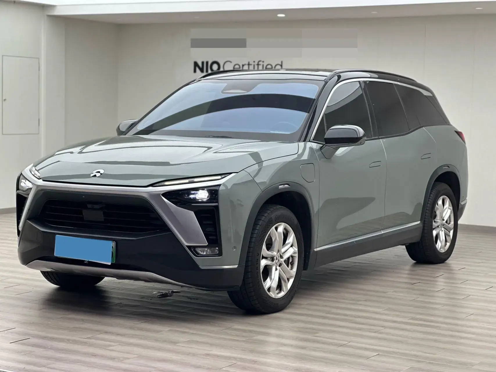 2022 NIO ES8 view 1