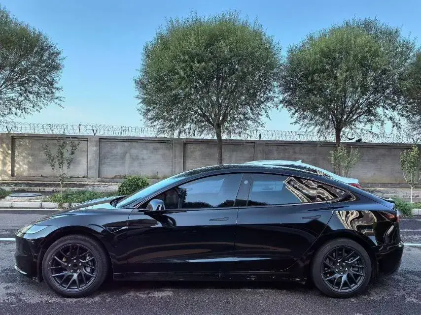 2023 TESLA MODEL thumbnail 3