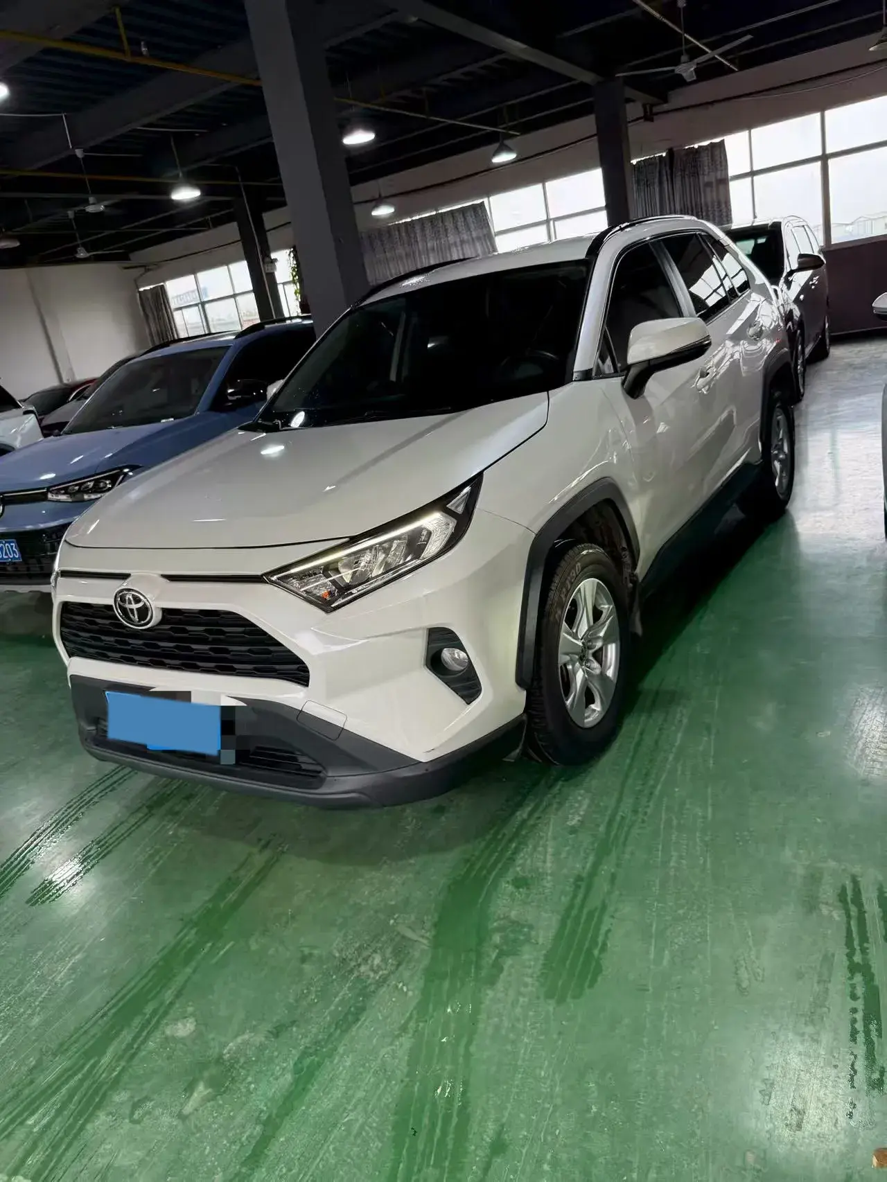 2020 TOYOTA RAV4 view 1