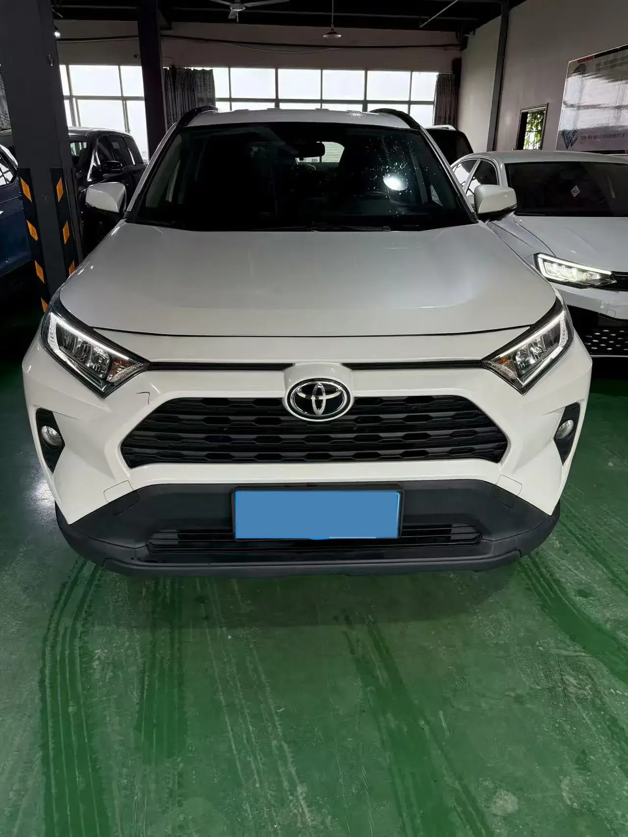 2020 TOYOTA RAV4 thumbnail 2