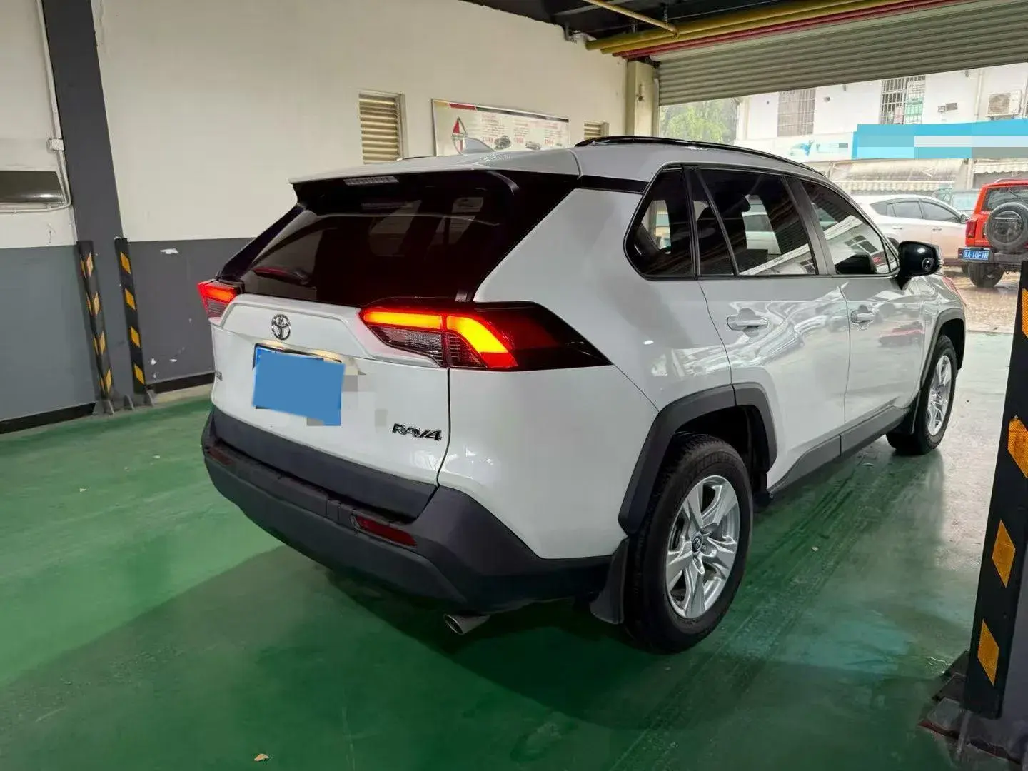 2020 TOYOTA RAV4 thumbnail 3
