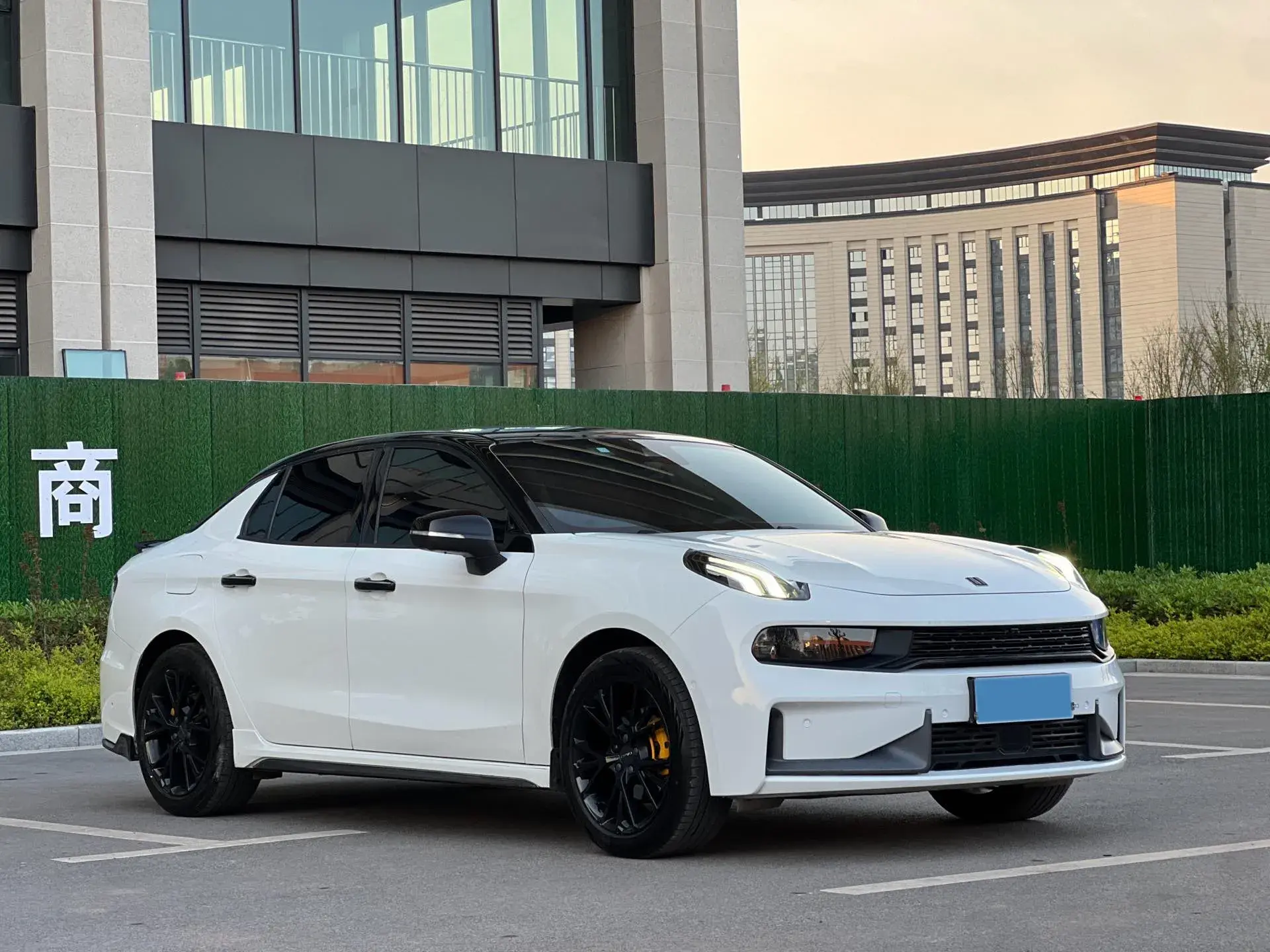 2019 LYNK&CO 03 thumbnail 3