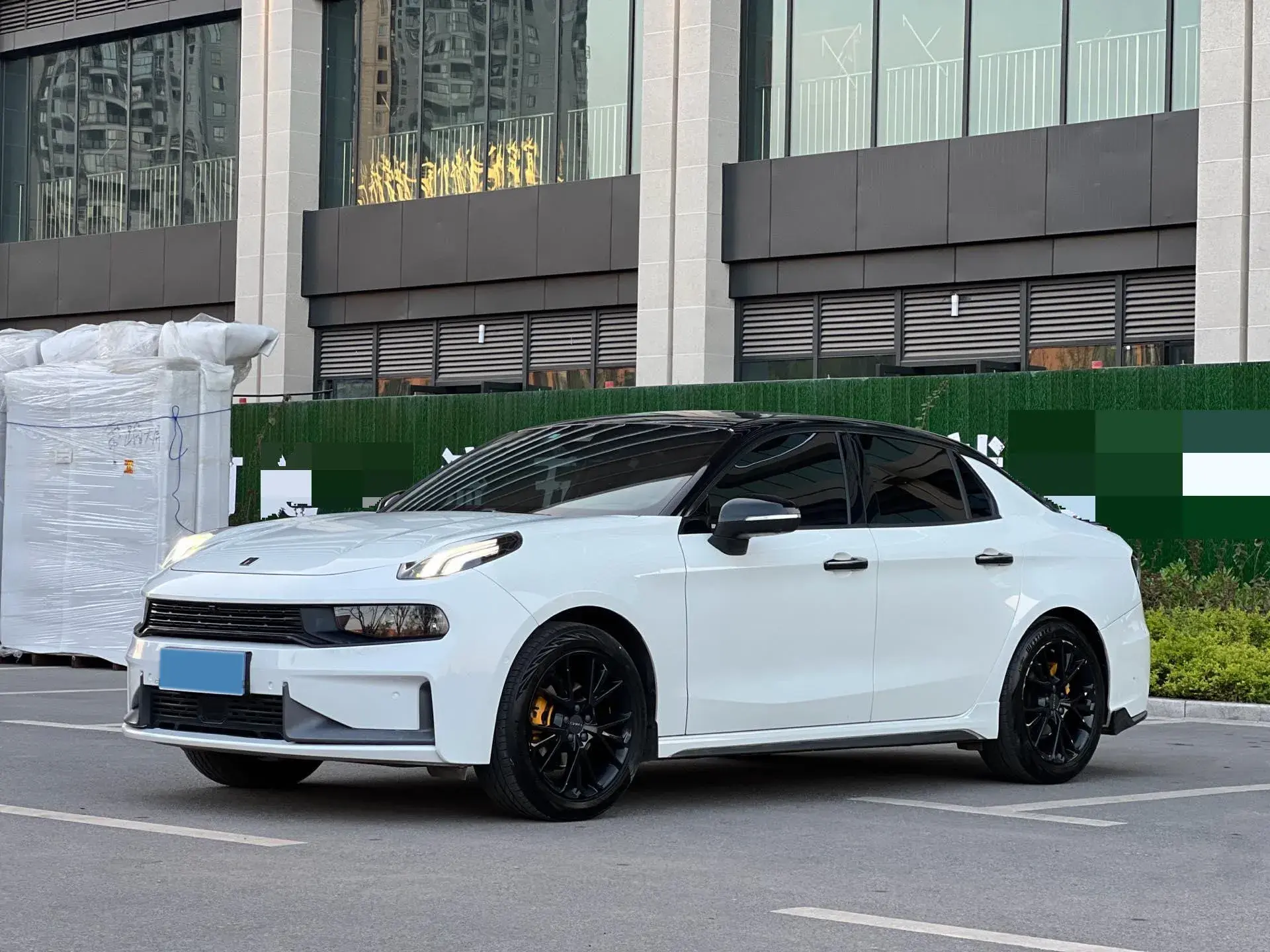 2019 LYNK&CO 03 view 1