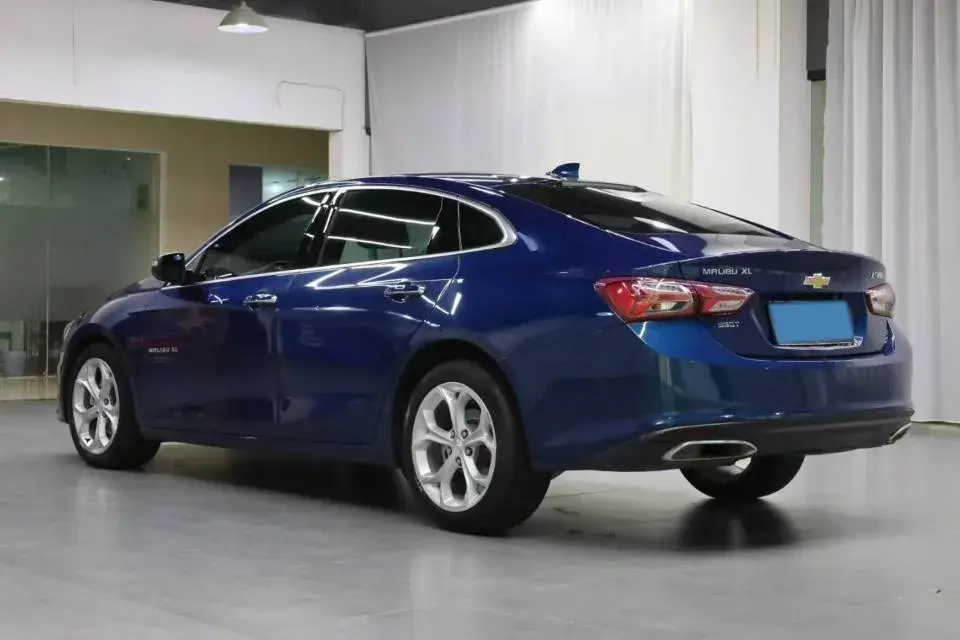 2019 CHEVROLET MALIBU thumbnail 3