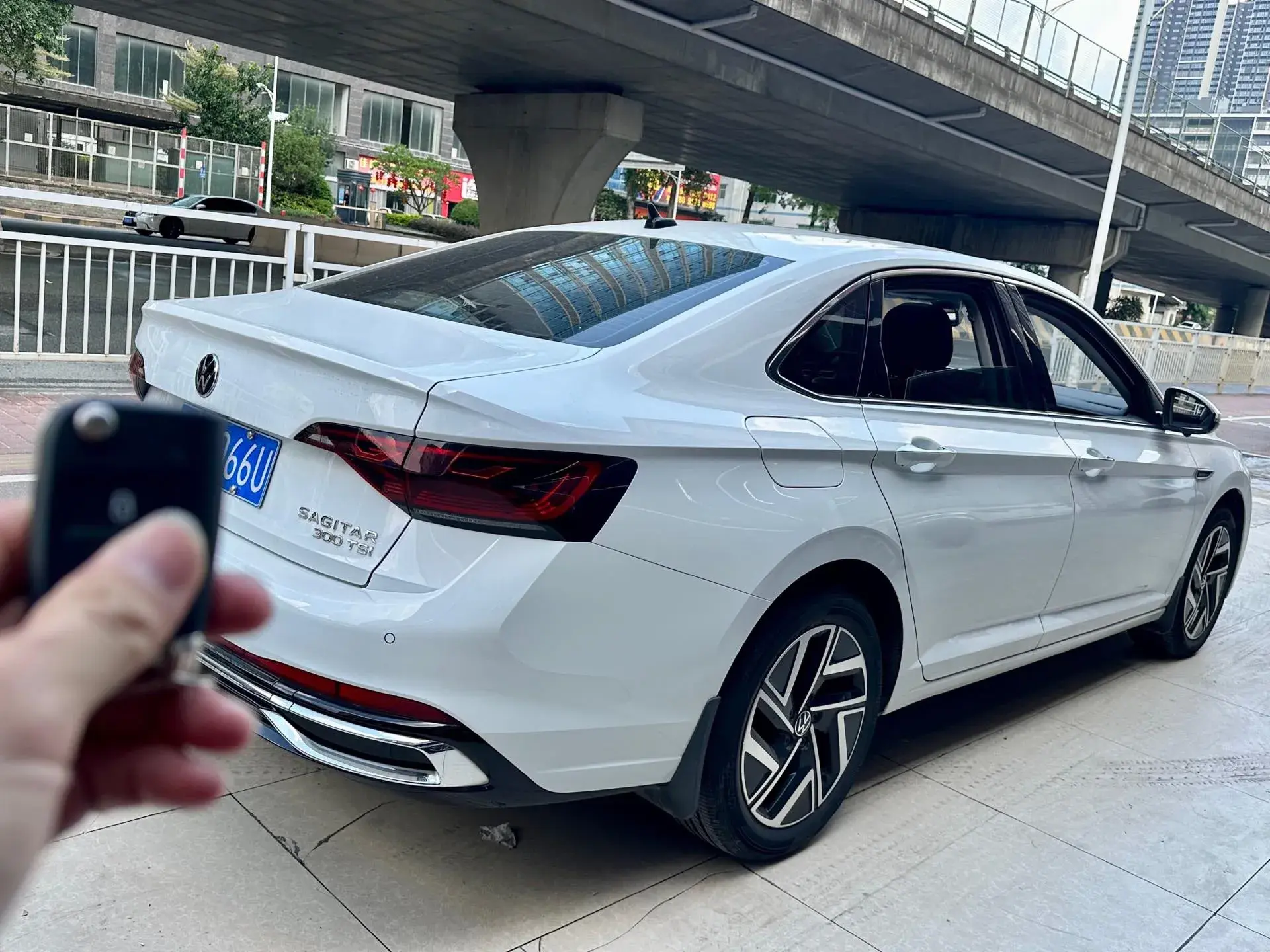 2023 VOLKSWAGEN SAGITAR thumbnail 2