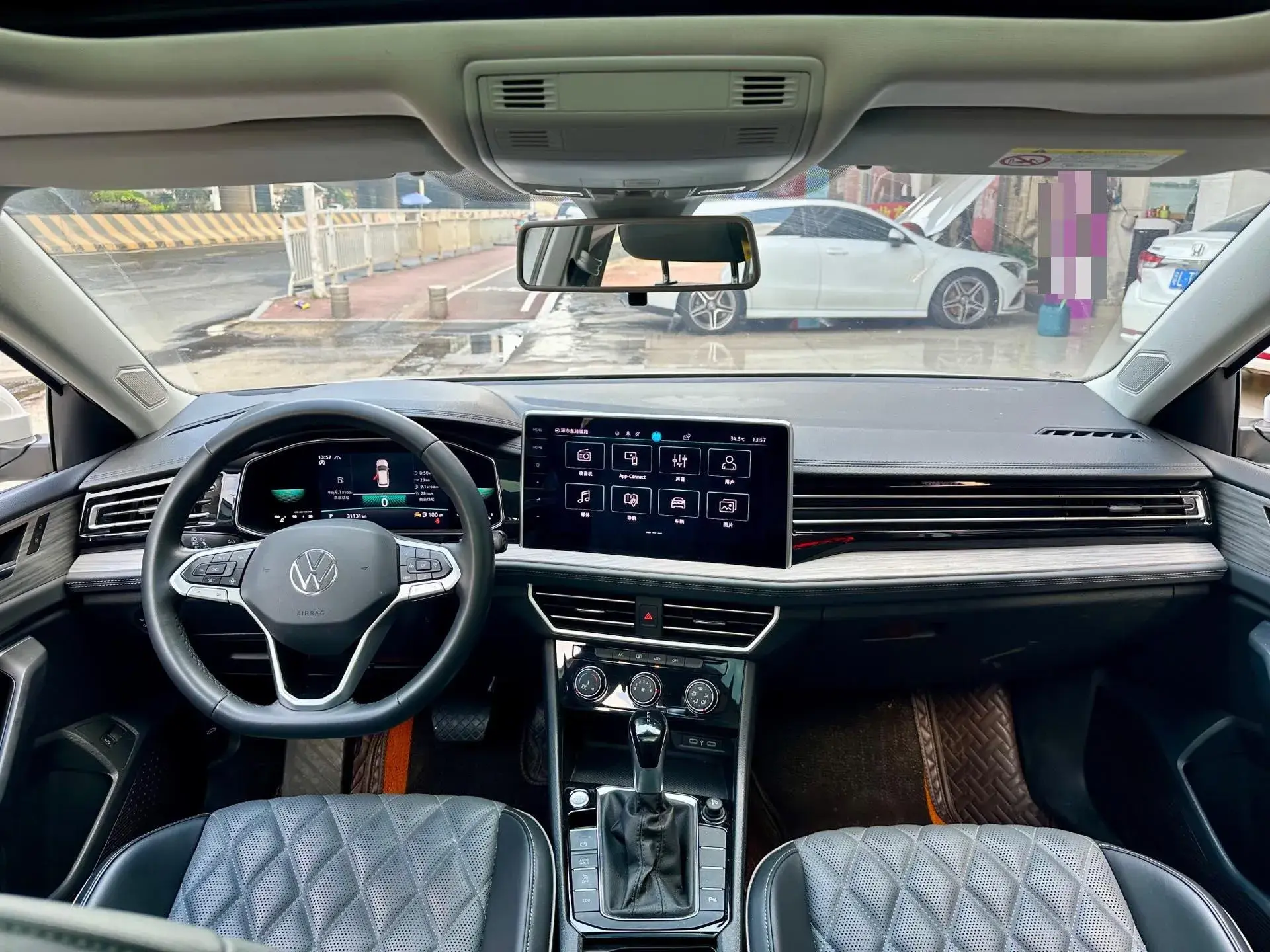 2023 VOLKSWAGEN SAGITAR thumbnail 3