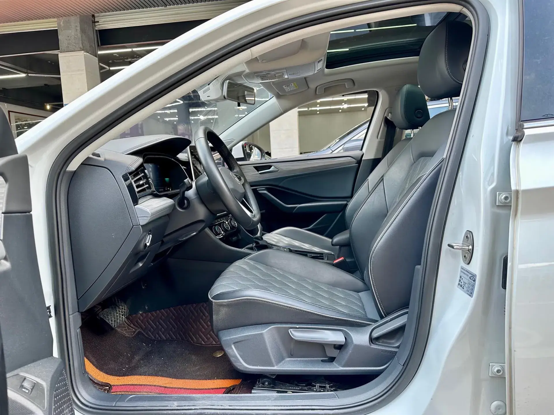 2023 VOLKSWAGEN SAGITAR thumbnail 4