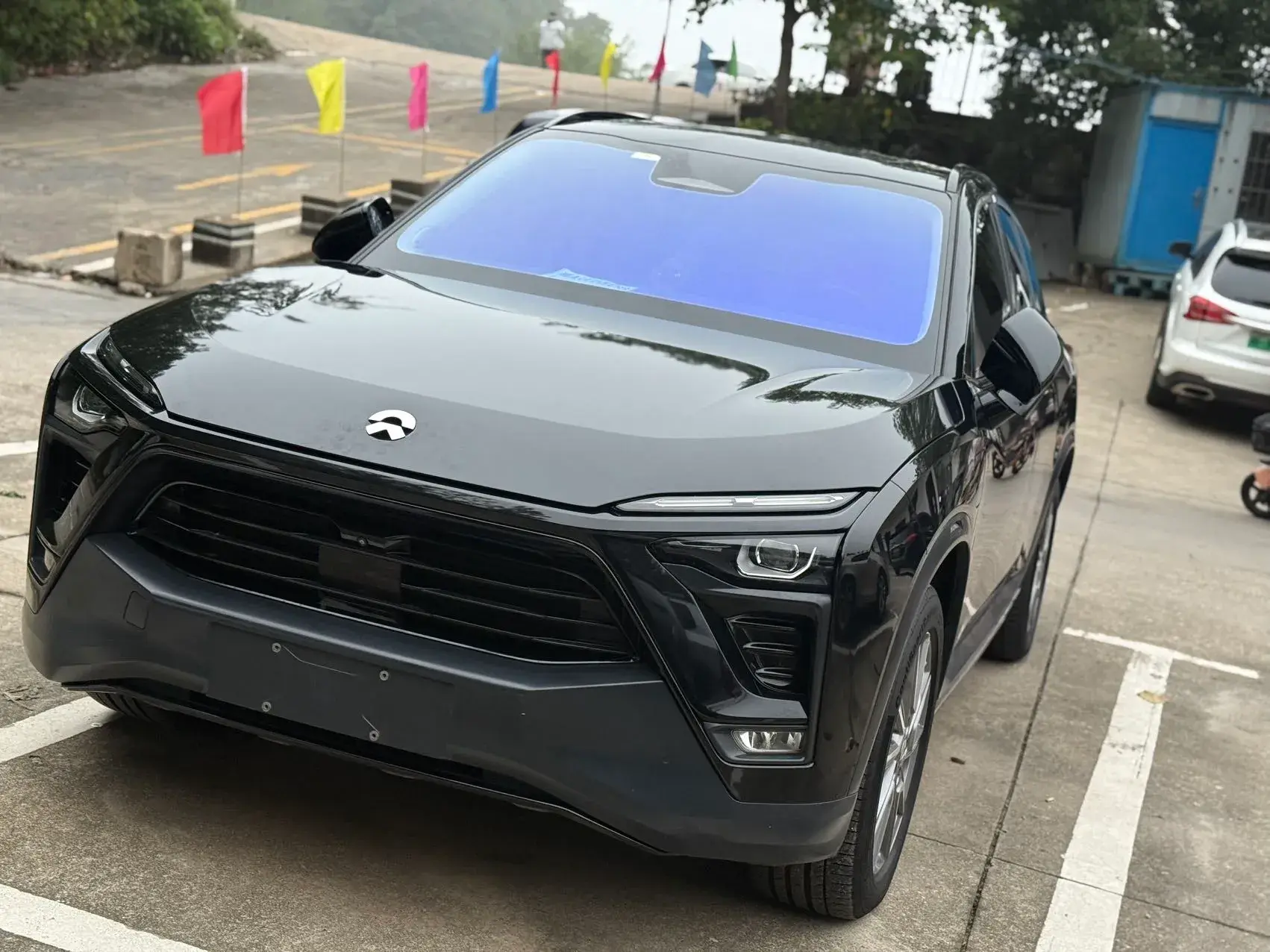 2018 NIO ES8 view 1
