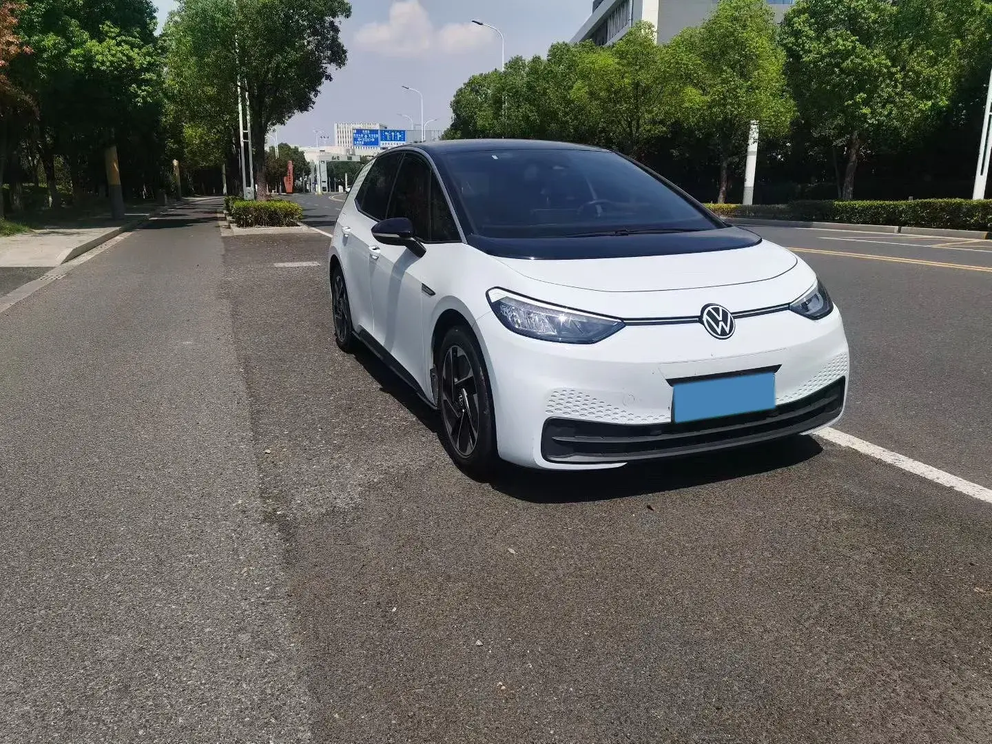 2024 VOLKSWAGEN ID.3 thumbnail 3