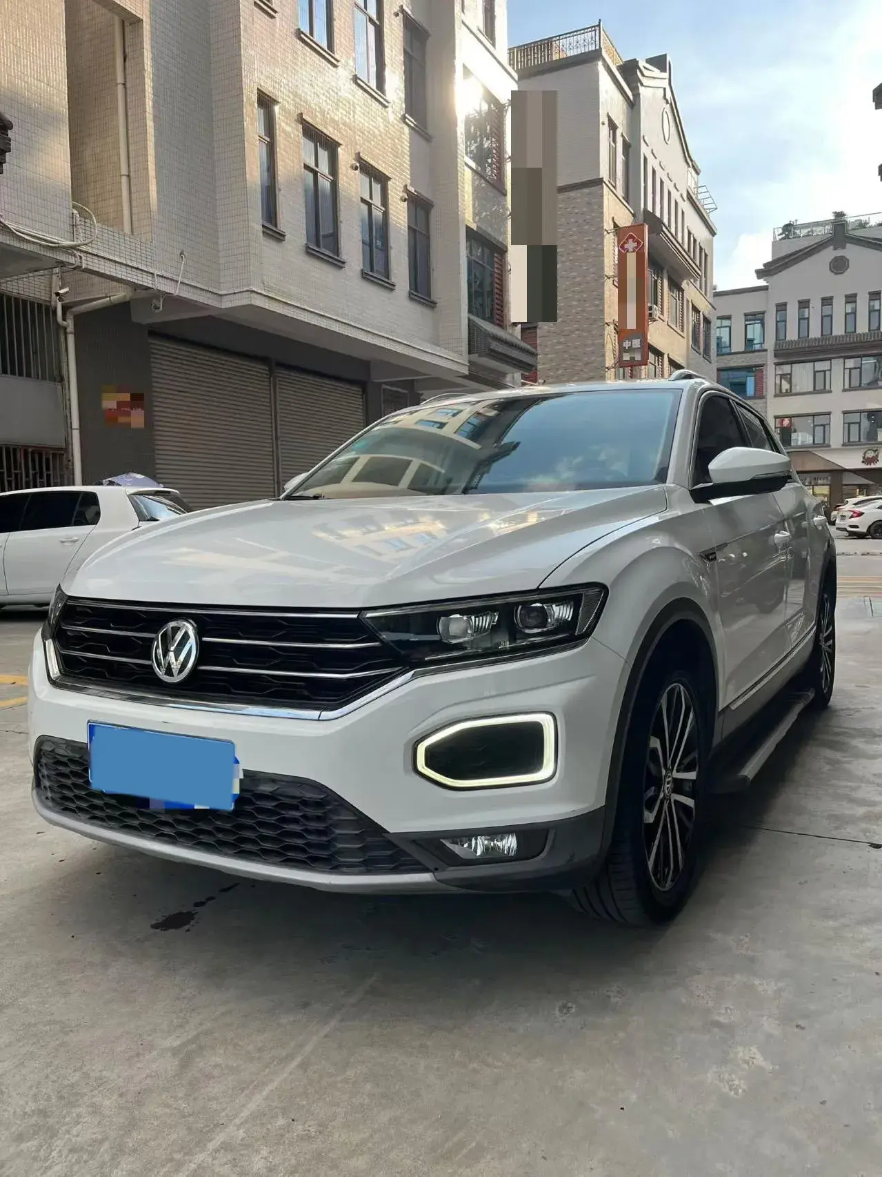 2018 VOLKSWAGEN T-ROC view 1