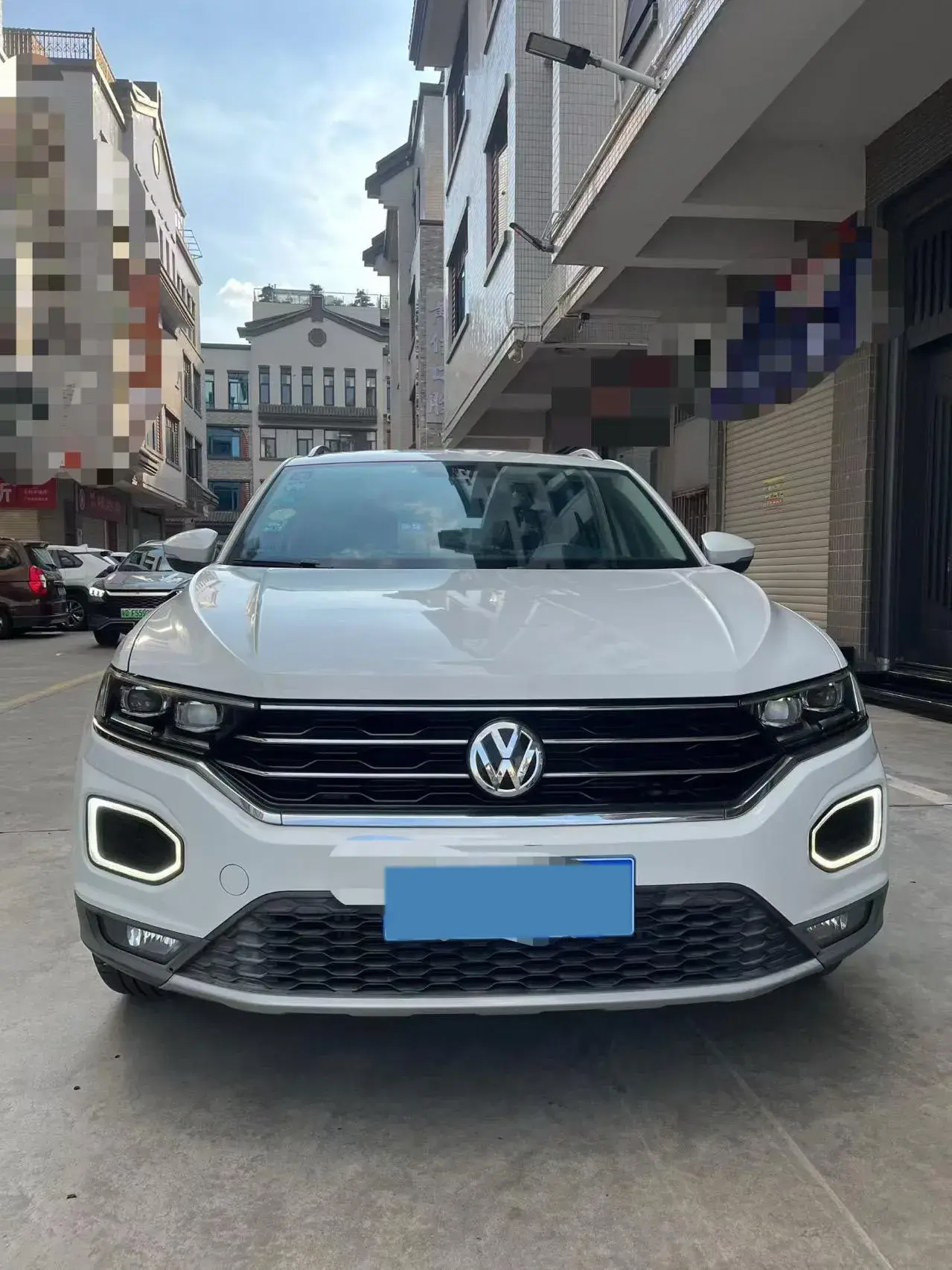 2018 VOLKSWAGEN T-ROC thumbnail 2