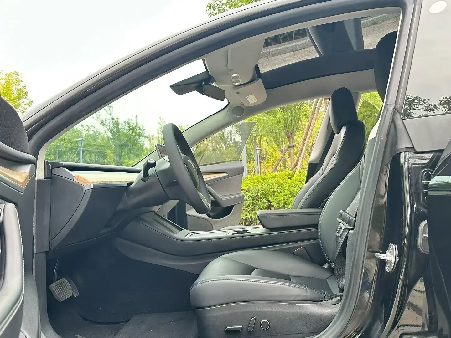 2022 TESLA MODEL thumbnail 4