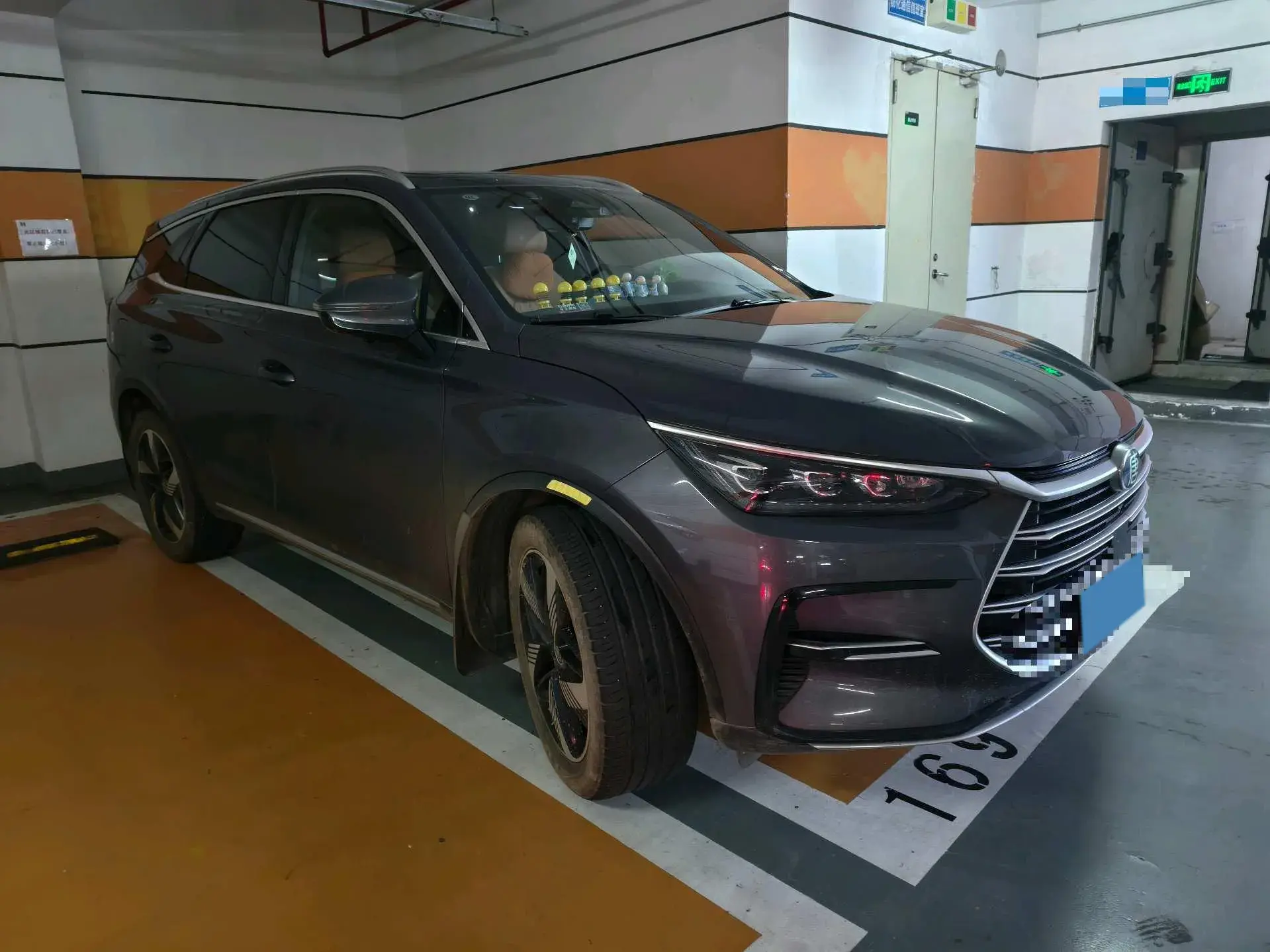 2023 BYD TANG thumbnail 3