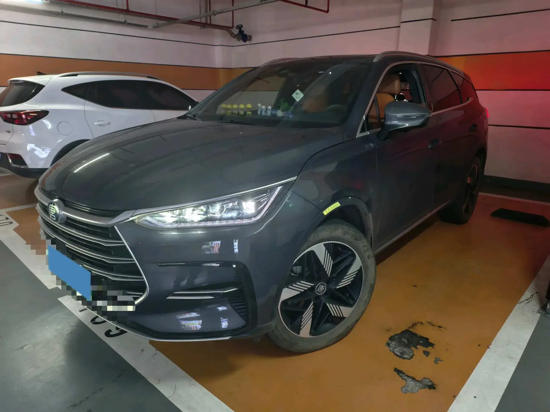 2023 BYD TANG view 1