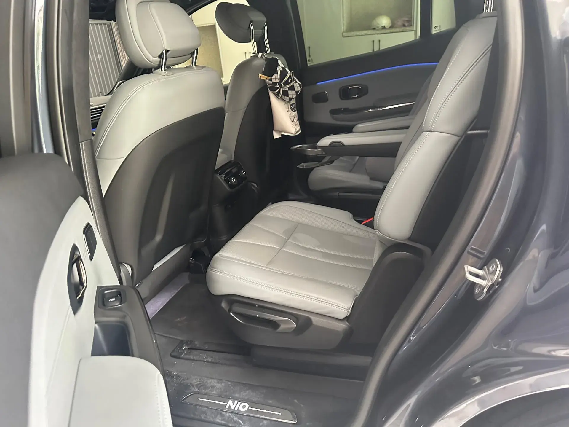 2020 NIO ES8 thumbnail 3