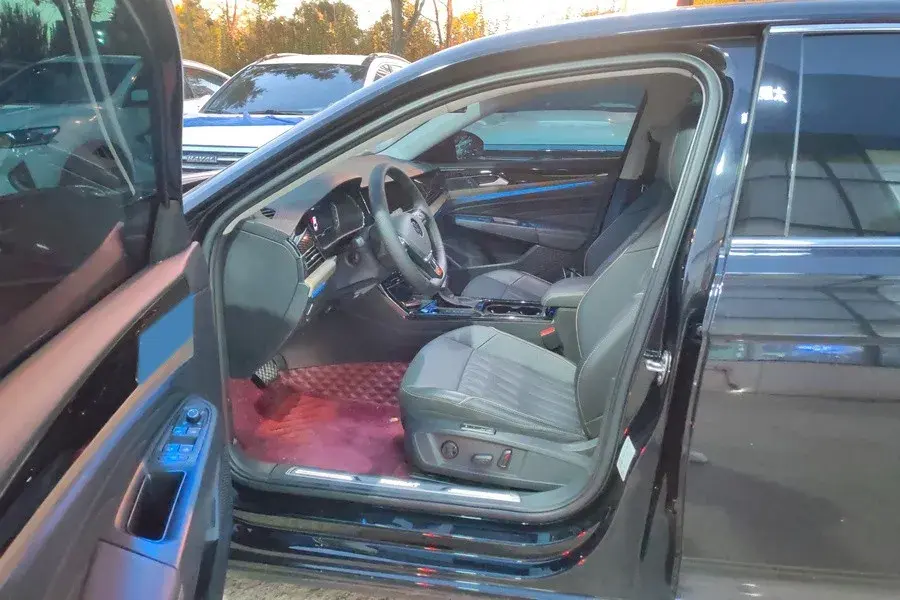 2021 VOLKSWAGEN PASSAT thumbnail 4