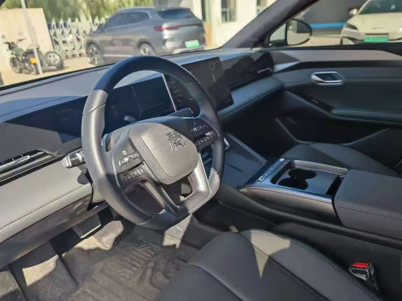 2025 BYD QINL thumbnail 3