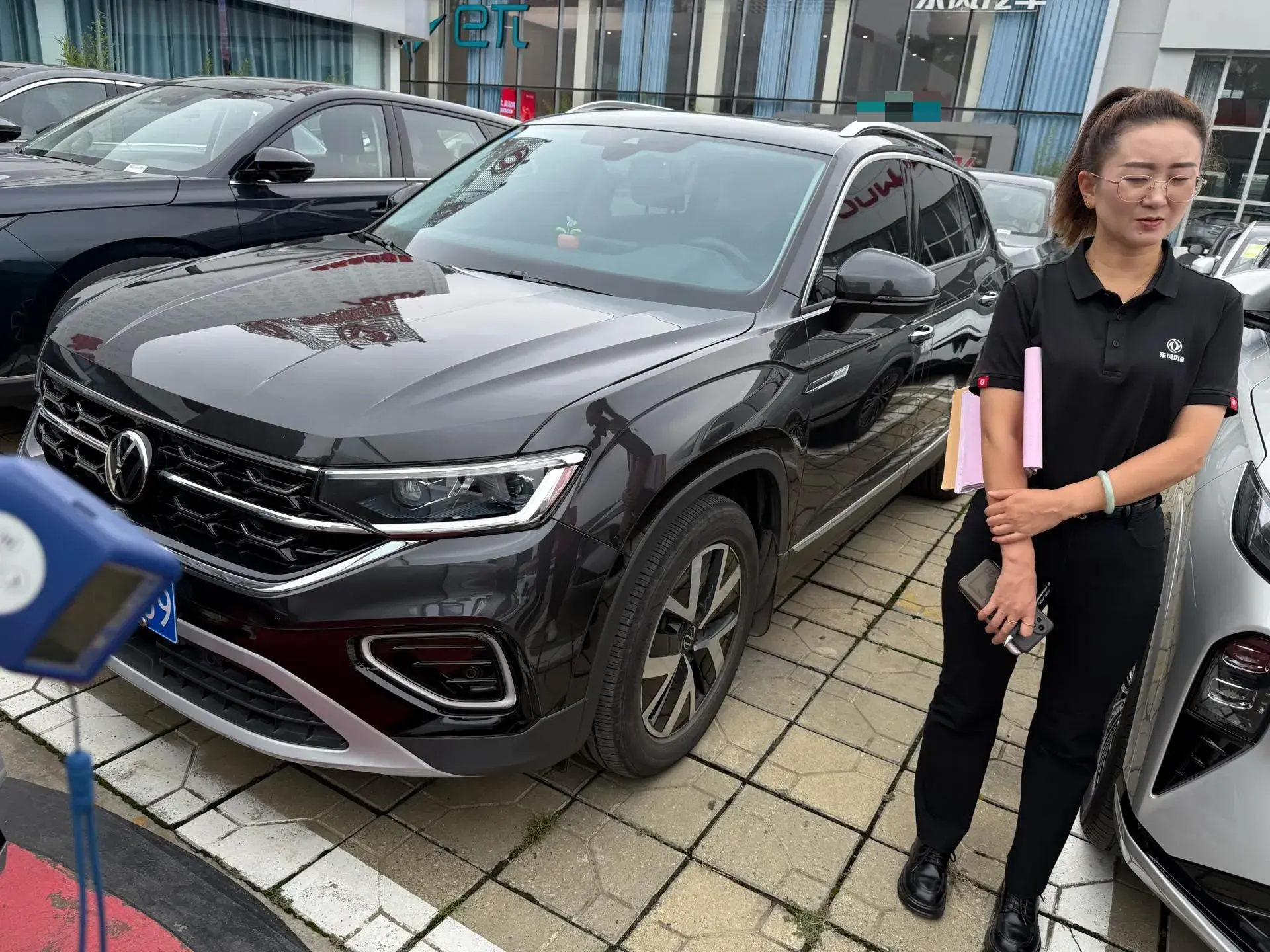 2023 VOLKSWAGEN TAYRON view 1