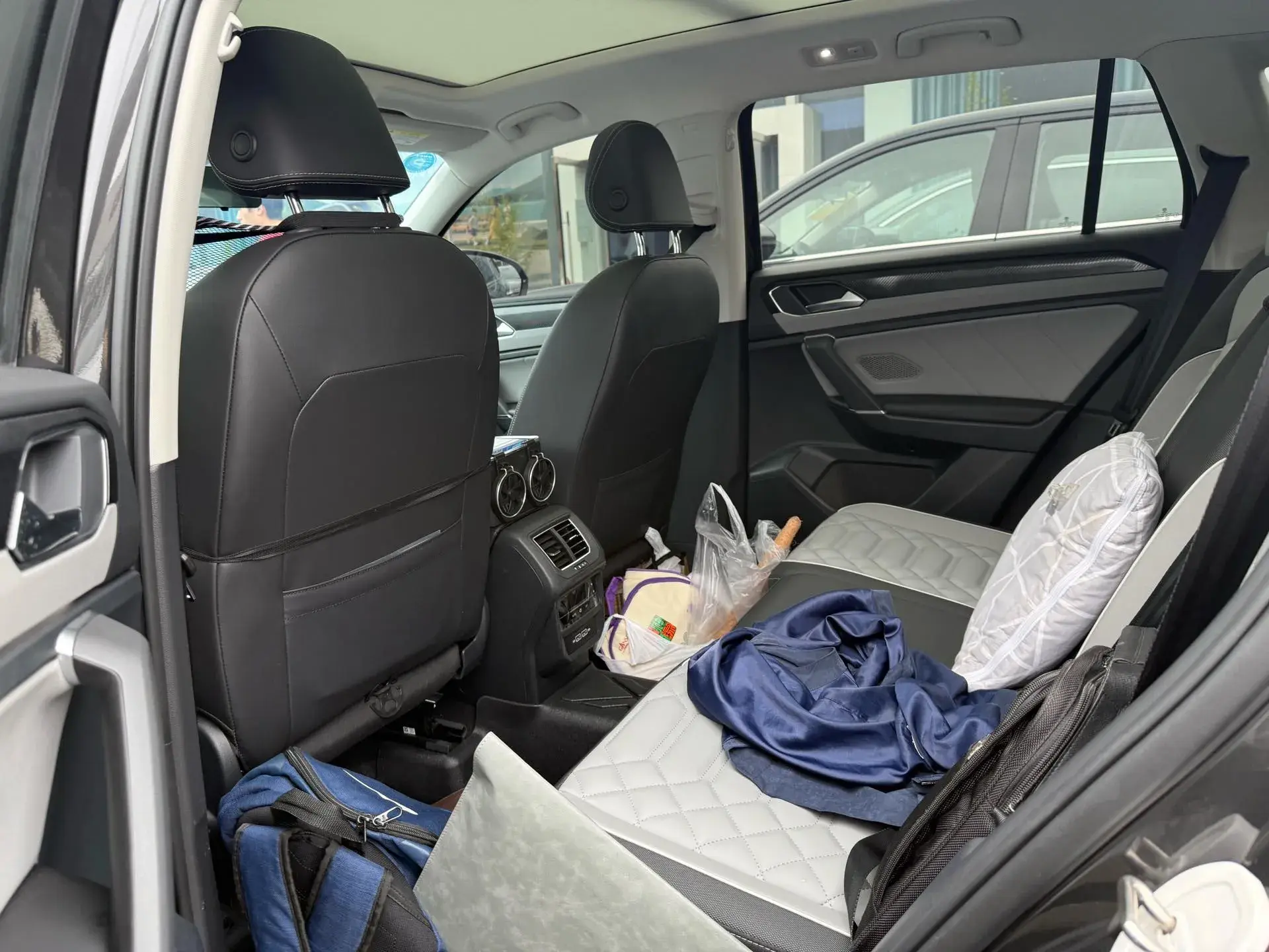 2023 VOLKSWAGEN TAYRON thumbnail 4