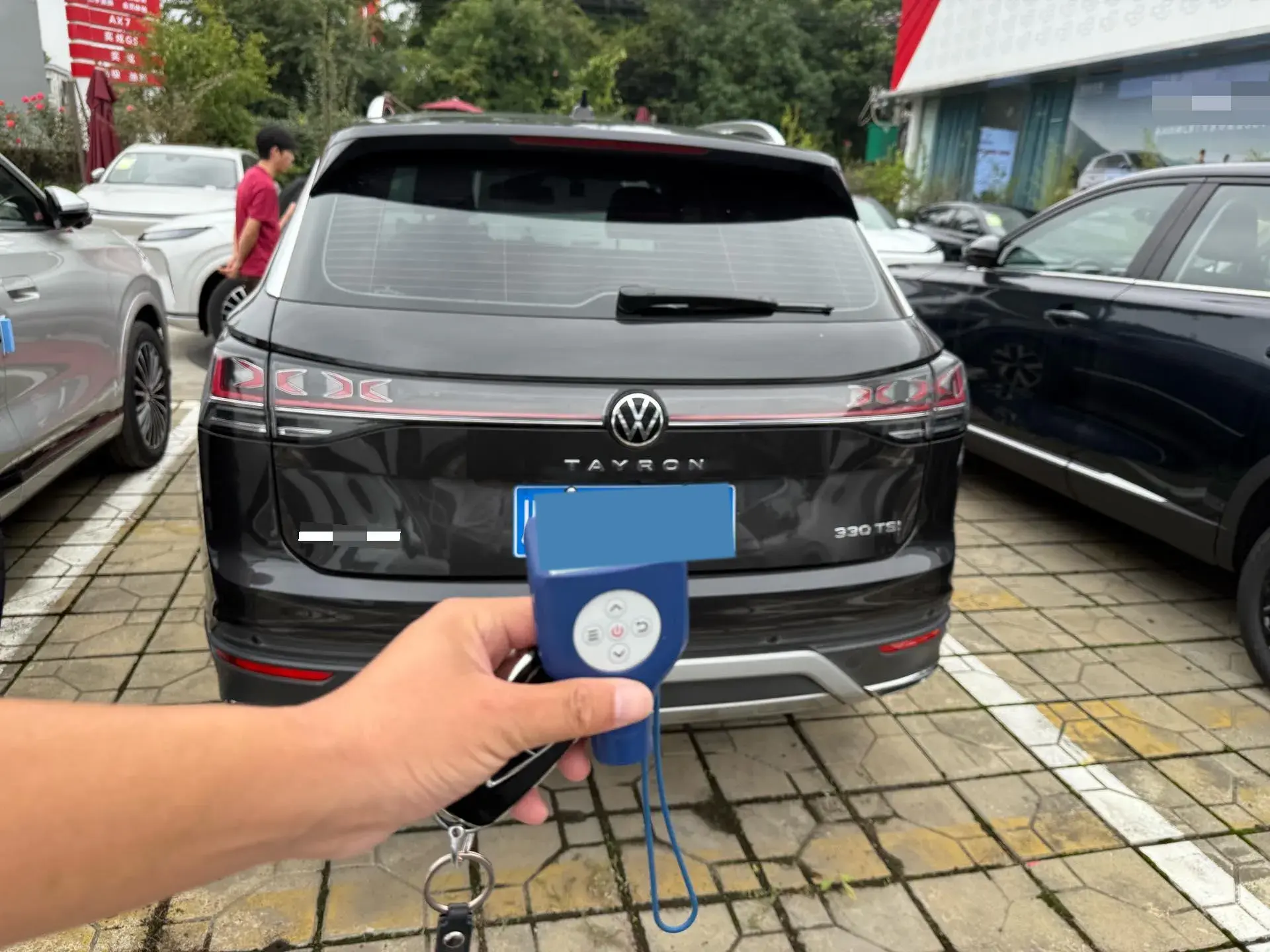 2023 VOLKSWAGEN TAYRON thumbnail 2