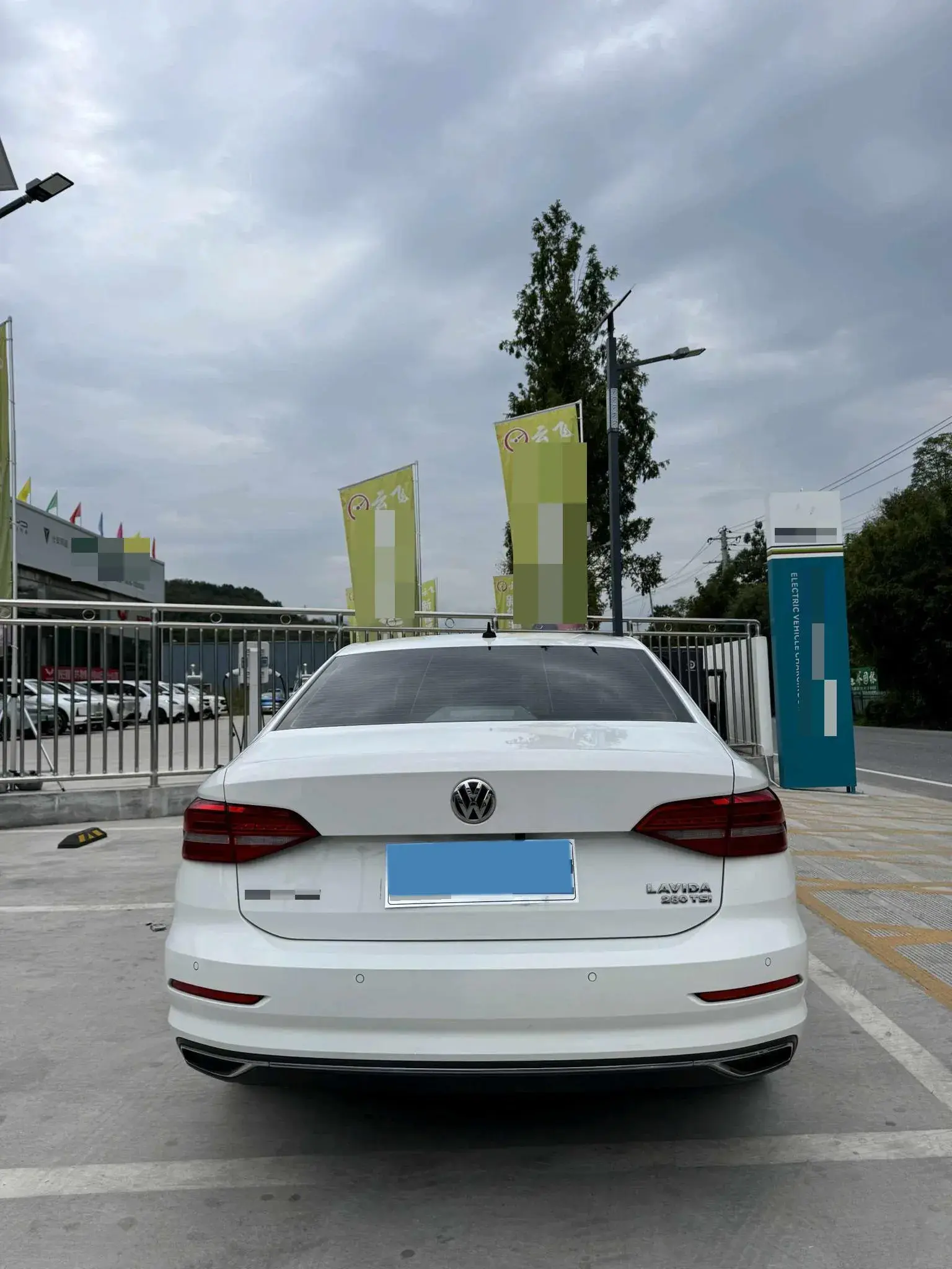 2018 VOLKSWAGEN LAVIDA thumbnail 4