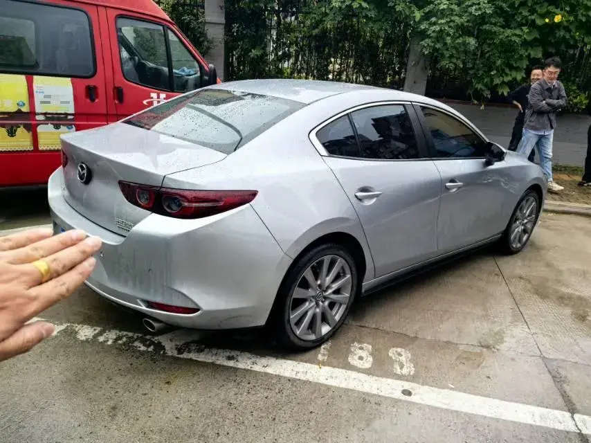 2021 MAZDA 3 thumbnail 3