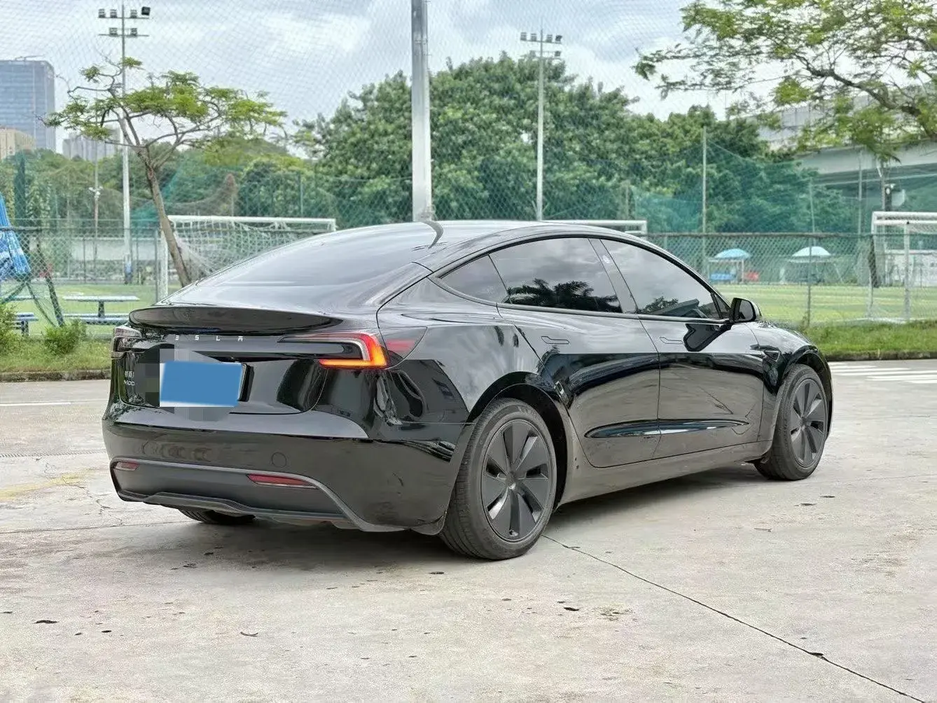 2025 TESLA MODEL thumbnail 4