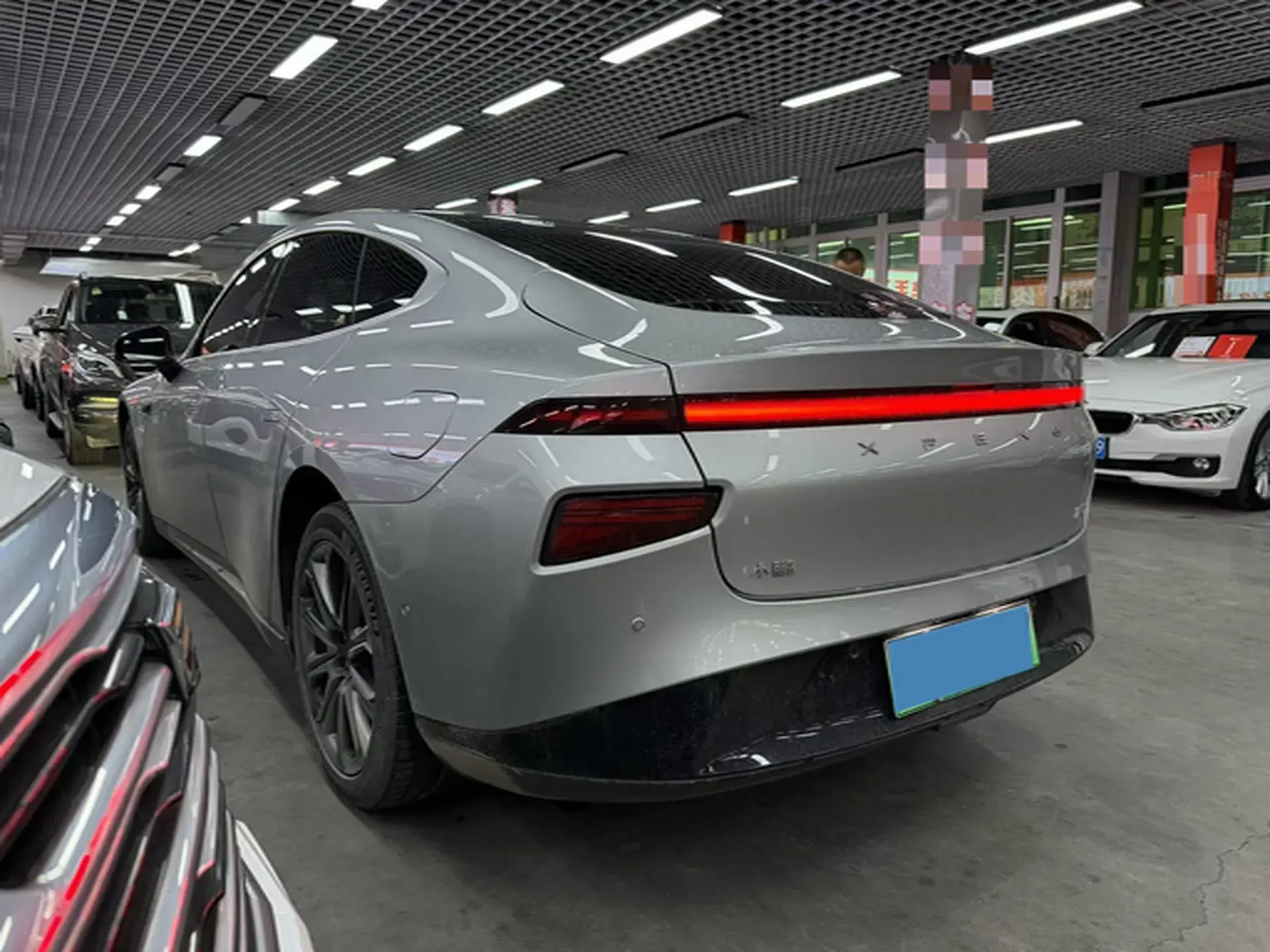 2022 XPENG P7 thumbnail 4