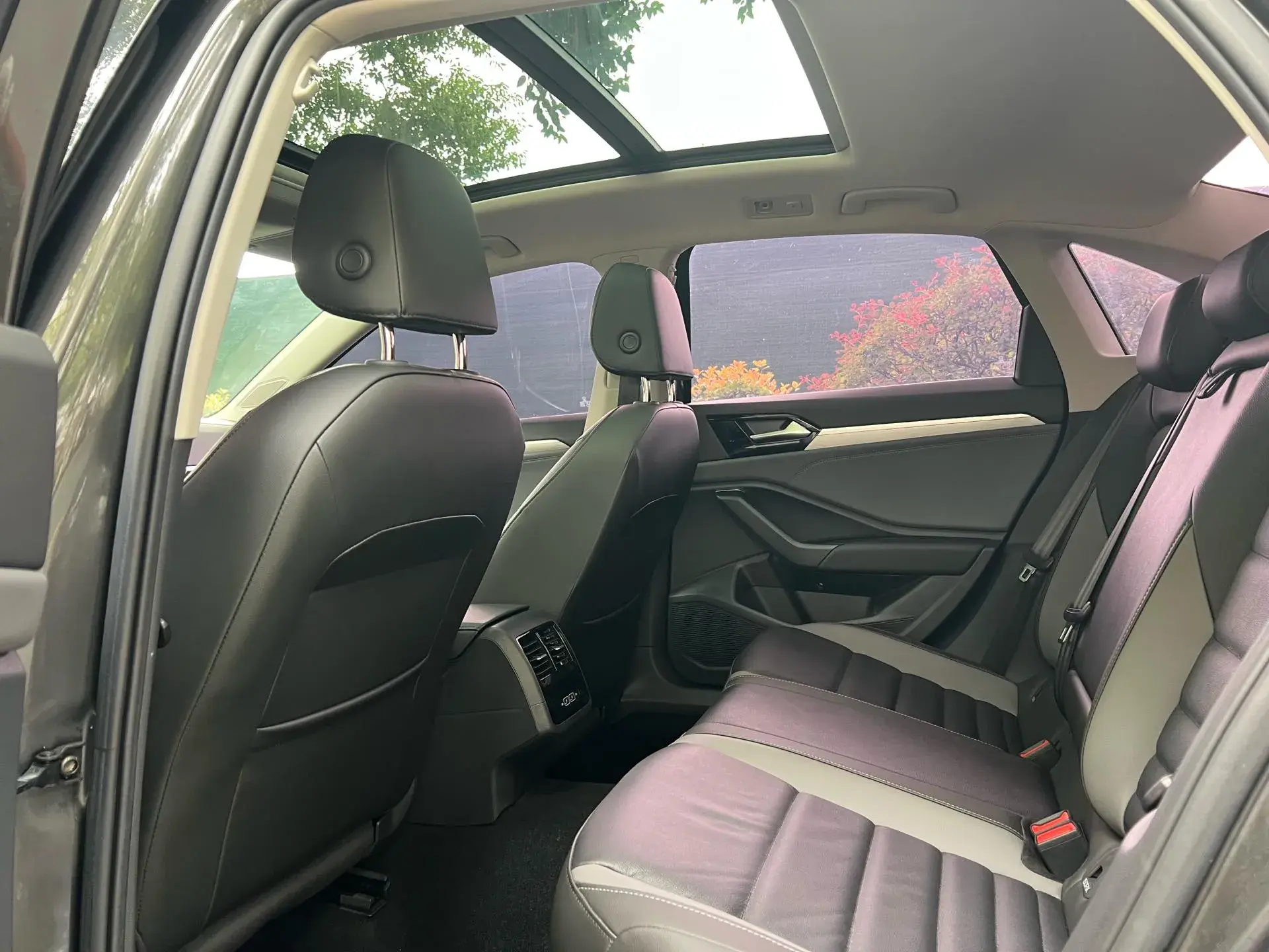 2022 VOLKSWAGEN SAGITAR thumbnail 4