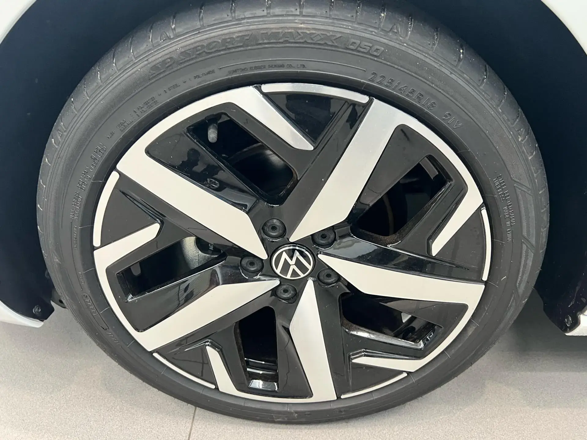 2024 VOLKSWAGEN LAMANDO thumbnail 4