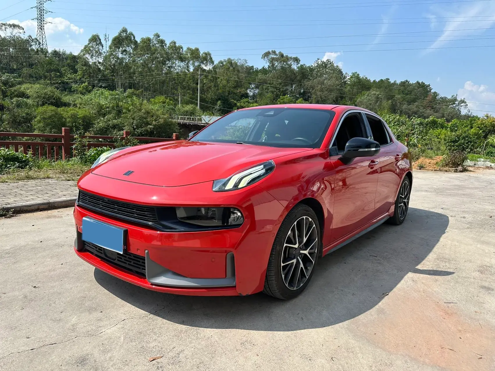 2019 LYNK&CO 03 view 1