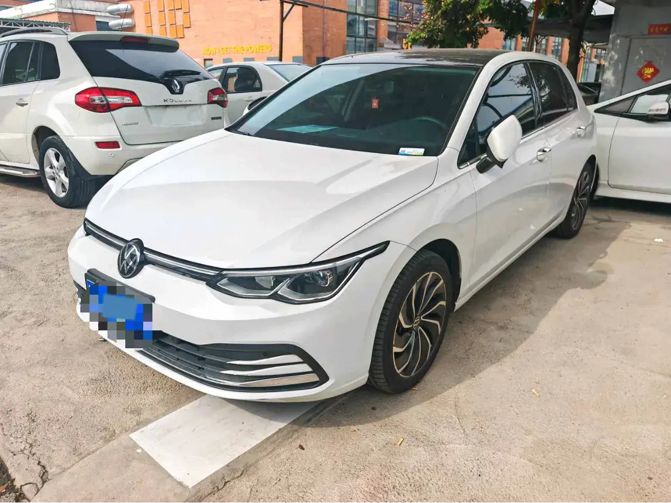 2023 VOLKSWAGEN GOLF view 1