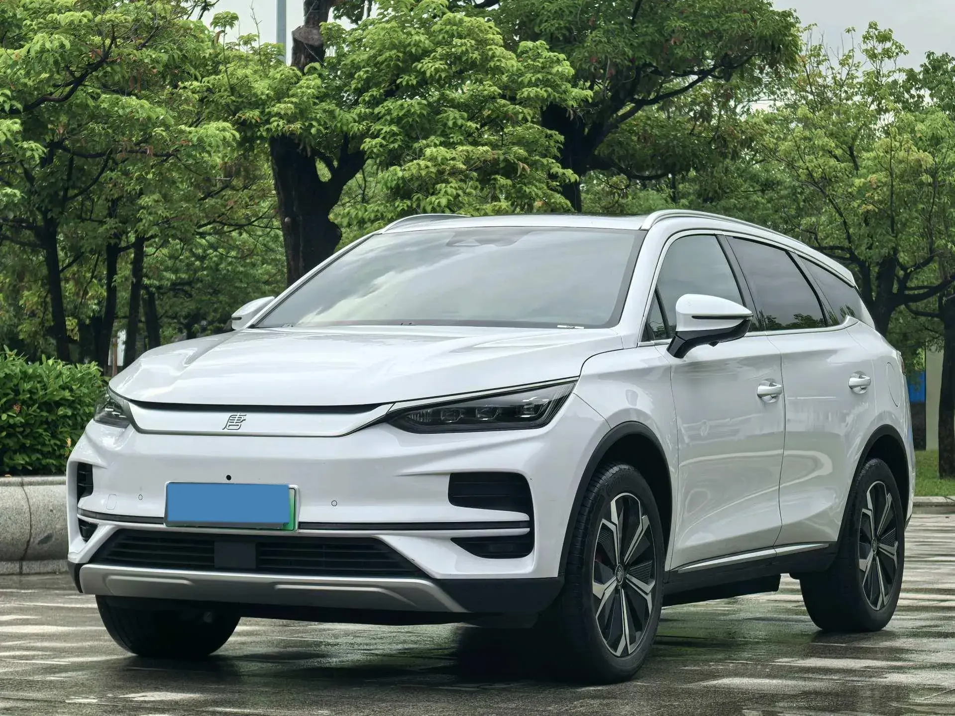 2022 BYD TANG view 1