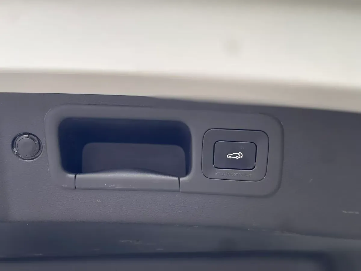 2022 GAC Trumpchi GS8 2.0T 190HP L4 E-CVT Hybrid,autocango,china used car exporter,china ev exporter,chinese used car exporter,chinese used ev exporter