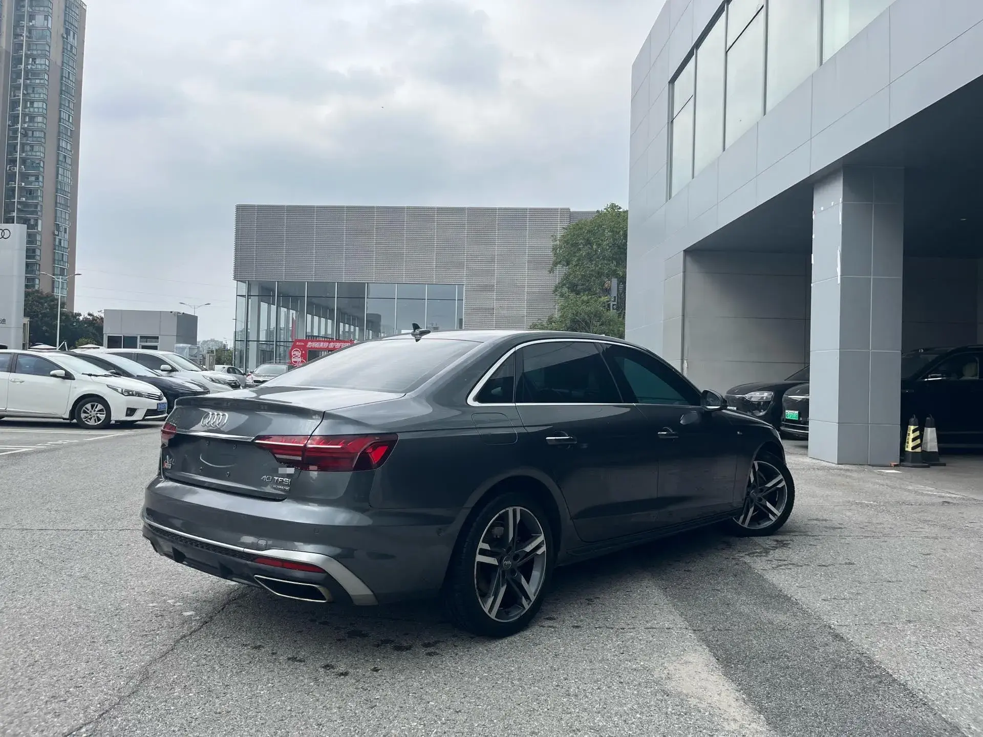2020 AUDI A4L thumbnail 2