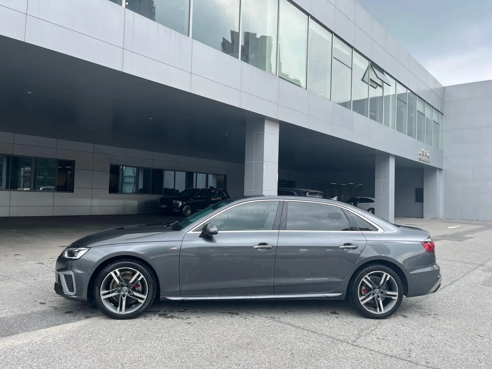 2020 AUDI A4L thumbnail 3