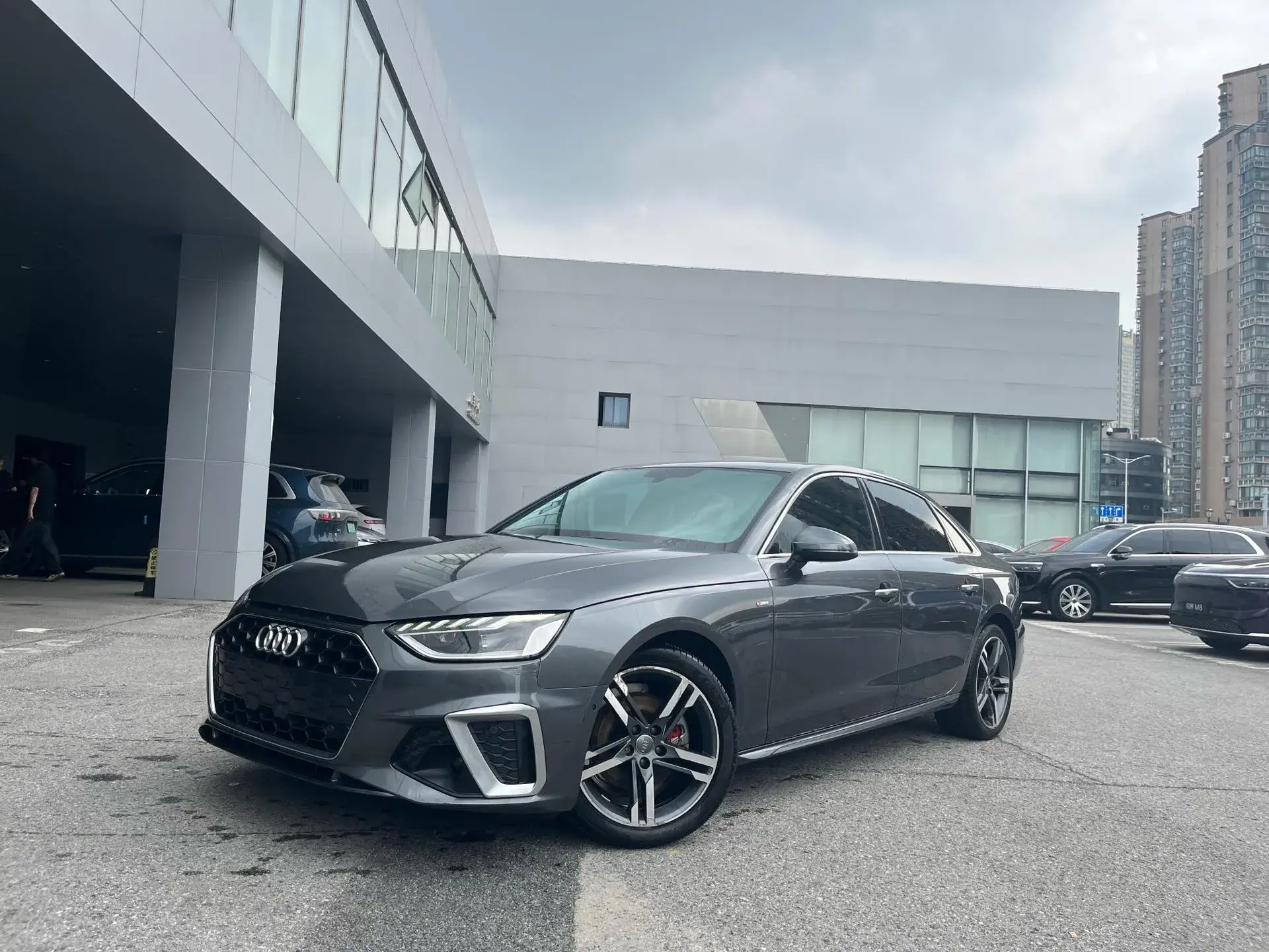 2020 AUDI A4L view 1