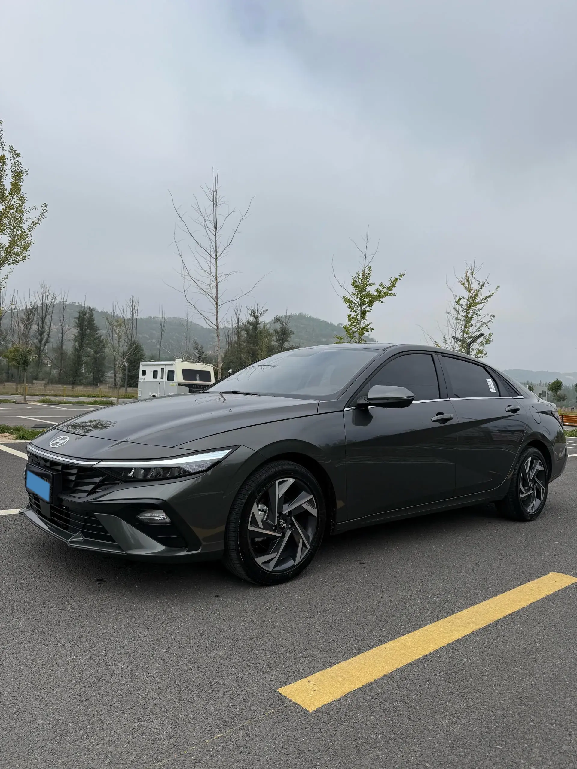 2023 HYUNDAI ELANTRA view 1