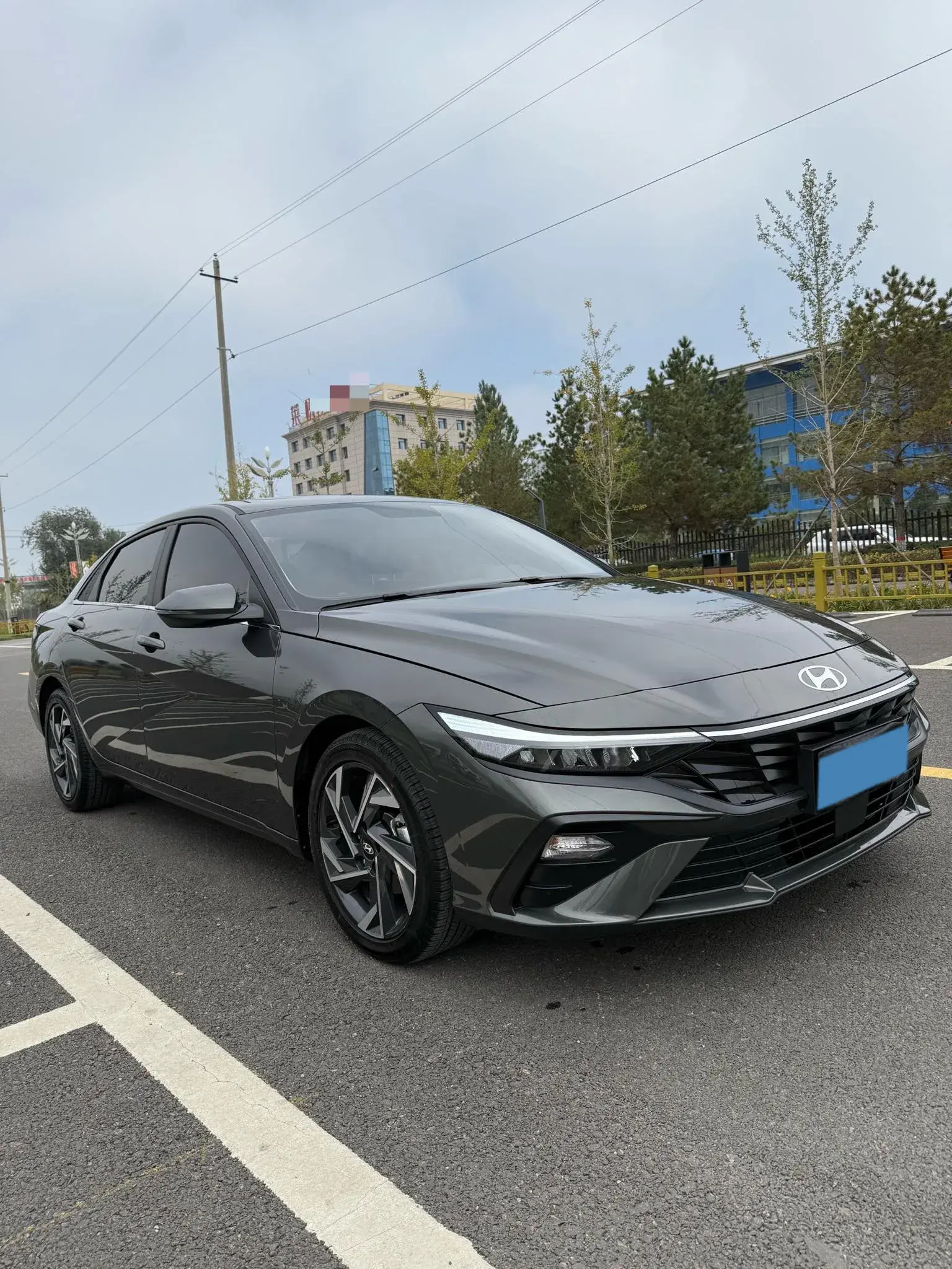 2023 HYUNDAI ELANTRA thumbnail 3