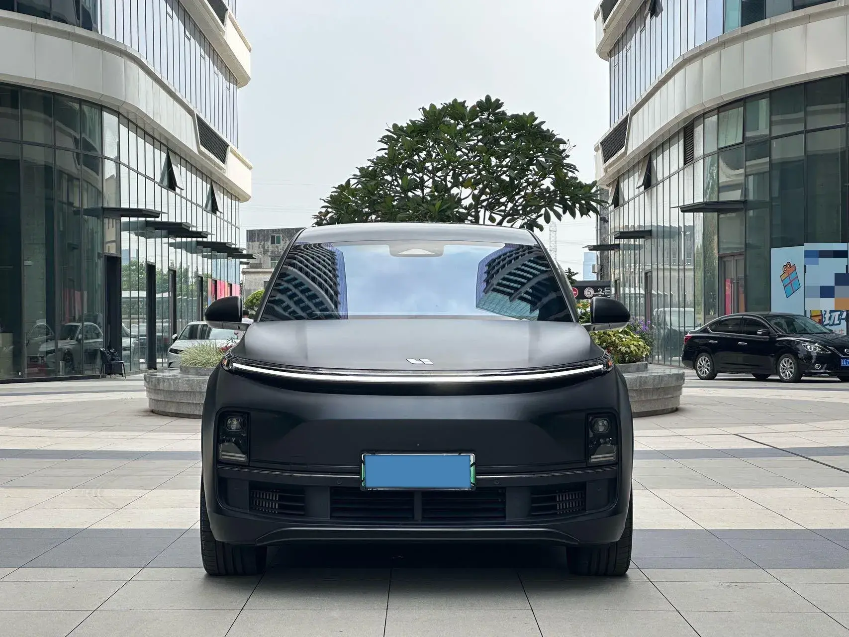 2023 LI L8 thumbnail 2