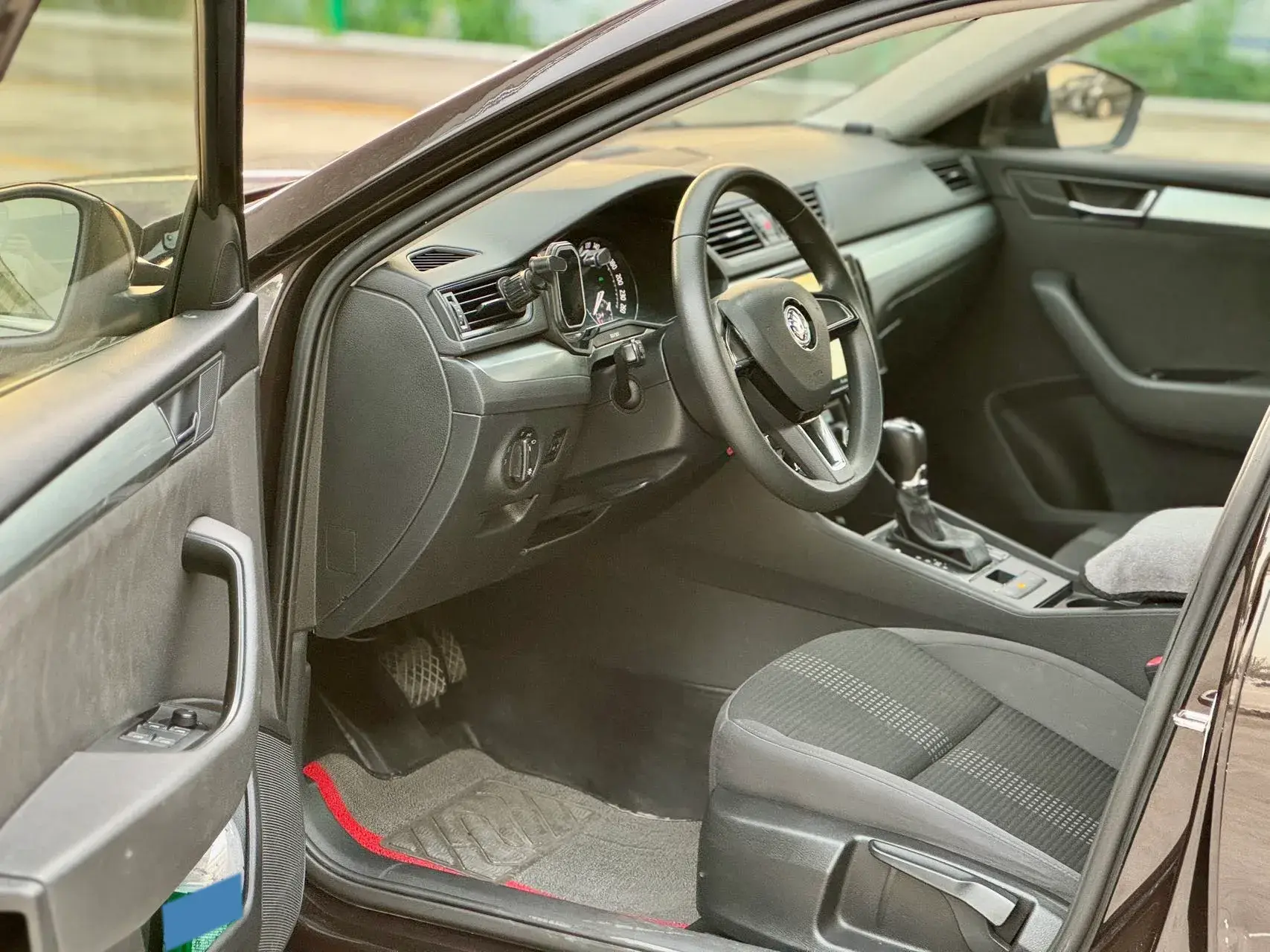 2016 SKODA SUPERB thumbnail 3